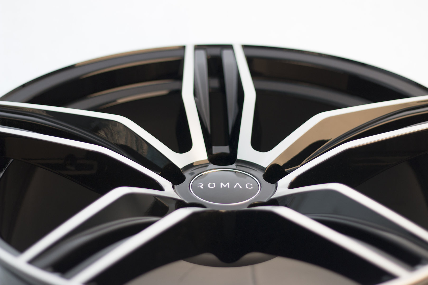 Romac Venom 20" 8.5J ET45 5x112 Gloss Black Polished Face - obrazek 5