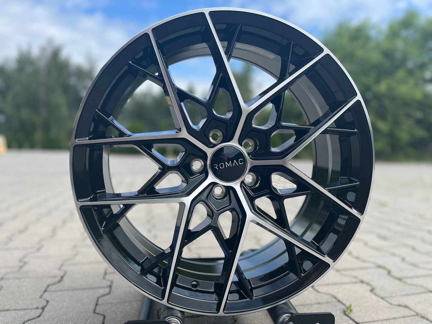 Romac Vortex 19" 8J ET42 5x108 Gloss Black Polish - obrazek 2