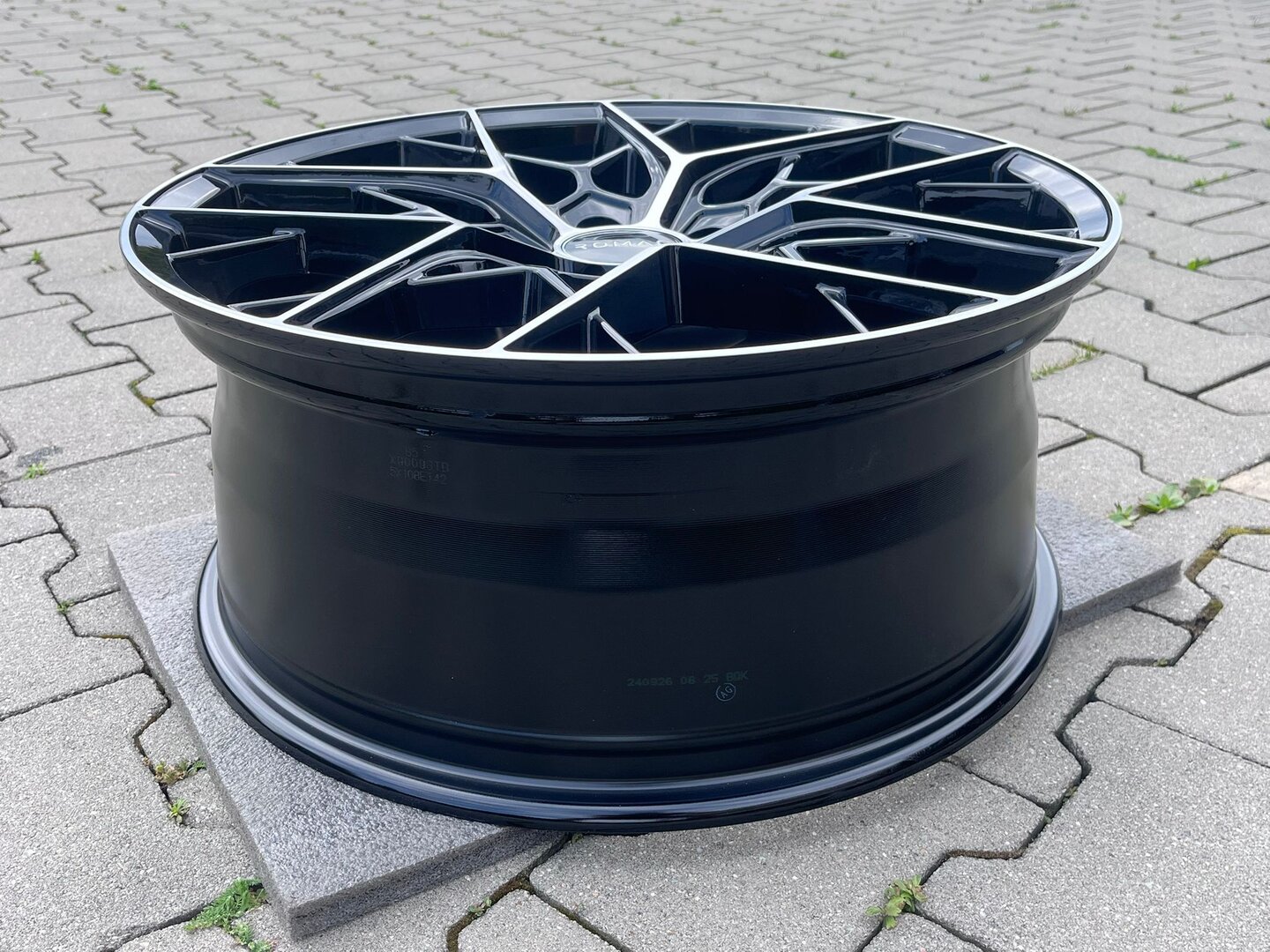 Romac Vortex 19" 8J ET42 5x108 Gloss Black Polish - obrazek 5