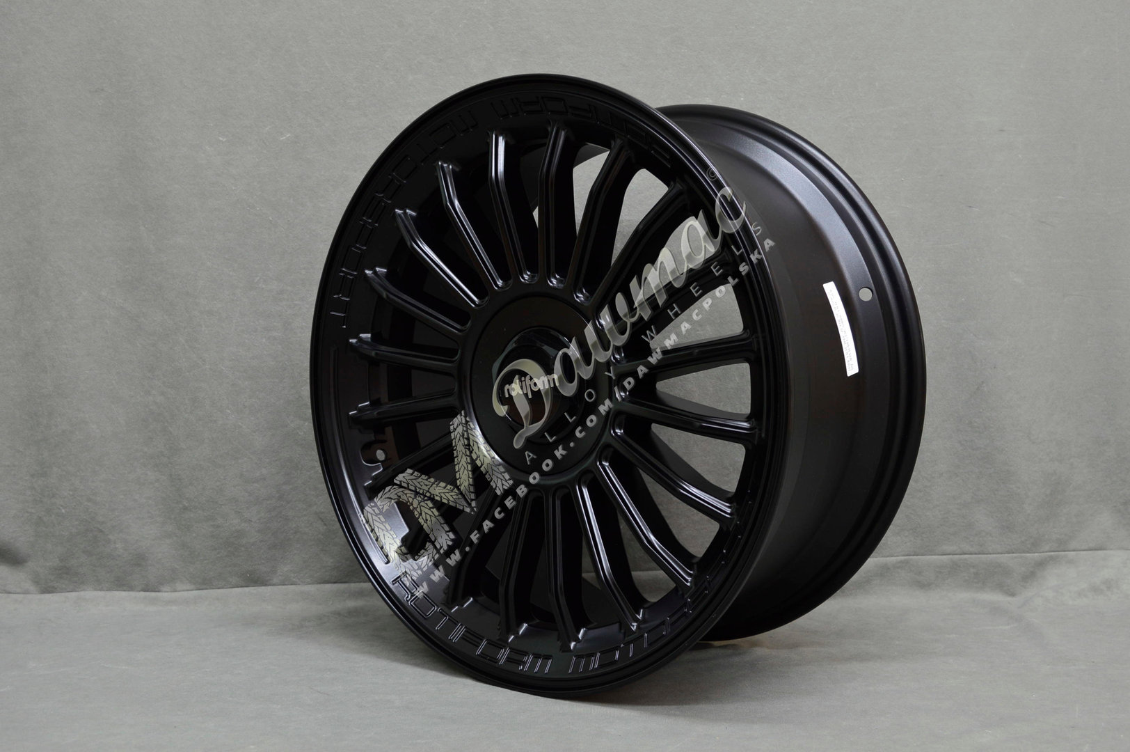 Rotiform BUC-M 19" 8.5J ET45 5x100/5x112 Matte Black - obrazek 3