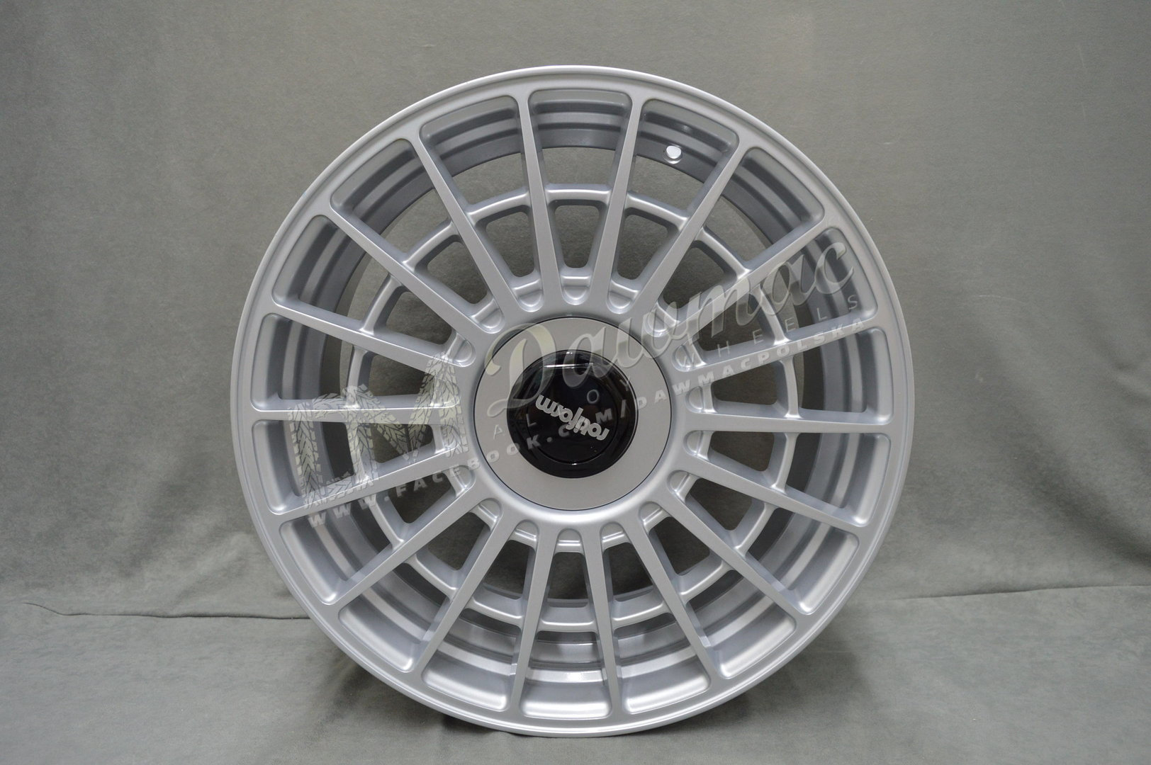 Rotiform LAS-R 17" 8J ET35 5x112/5x120 Silver - obrazek 2