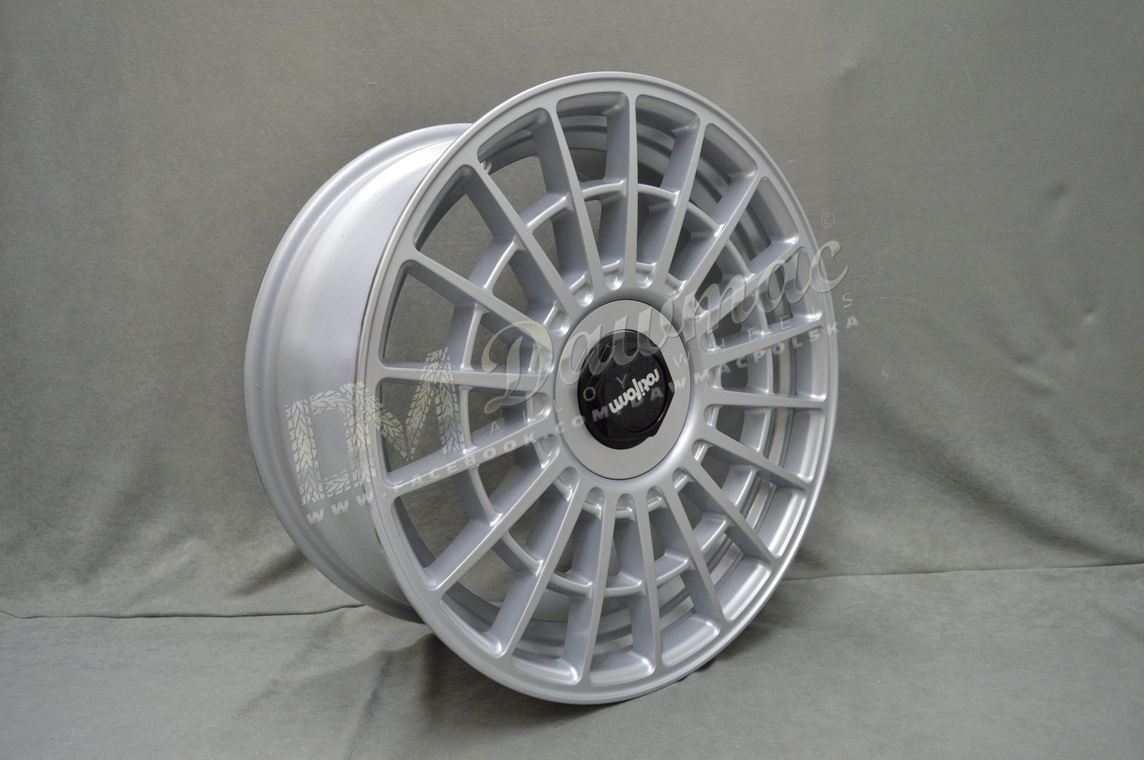 Rotiform LAS-R 17" 8J ET35 5x112/5x120 Silver - obrazek 3