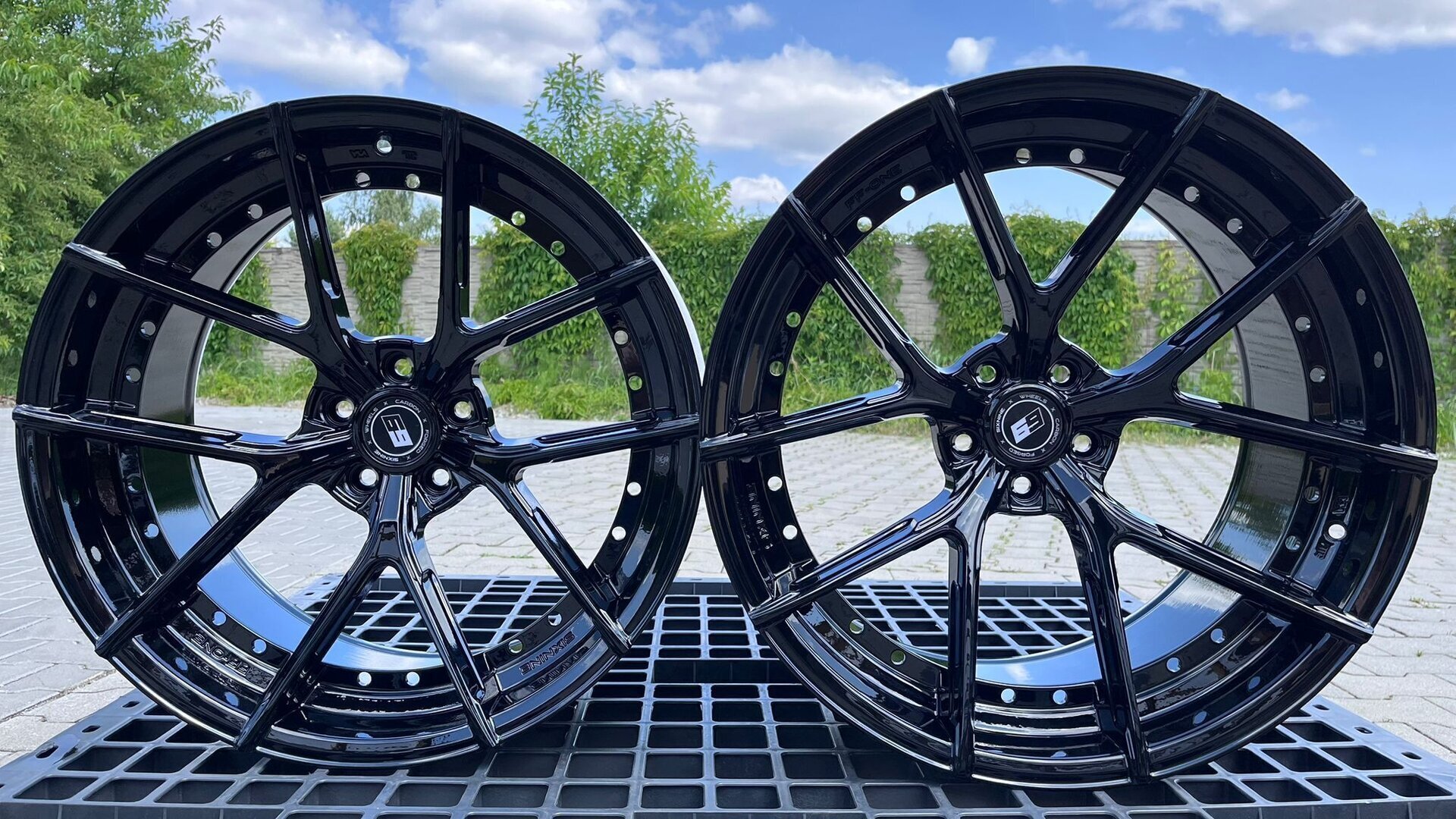 SIXNINE WHEELS FF-ONE 20" 10,5J ET15 + 21" 11,5J ET17 5x112 Glossy Black - obrazek 2