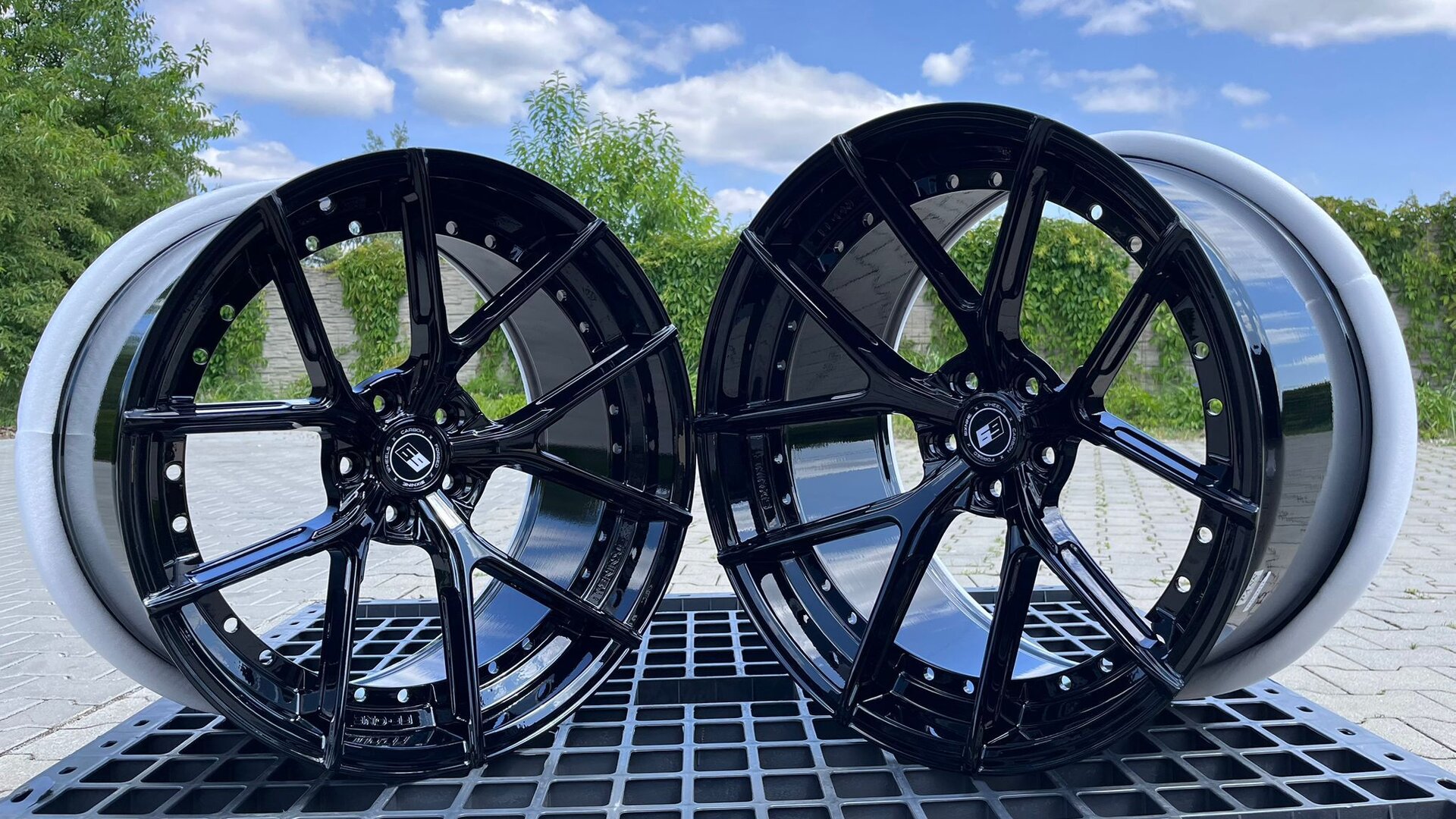 SIXNINE WHEELS FF-ONE 20" 10,5J ET15 + 21" 11,5J ET17 5x112 Glossy Black - obrazek 3