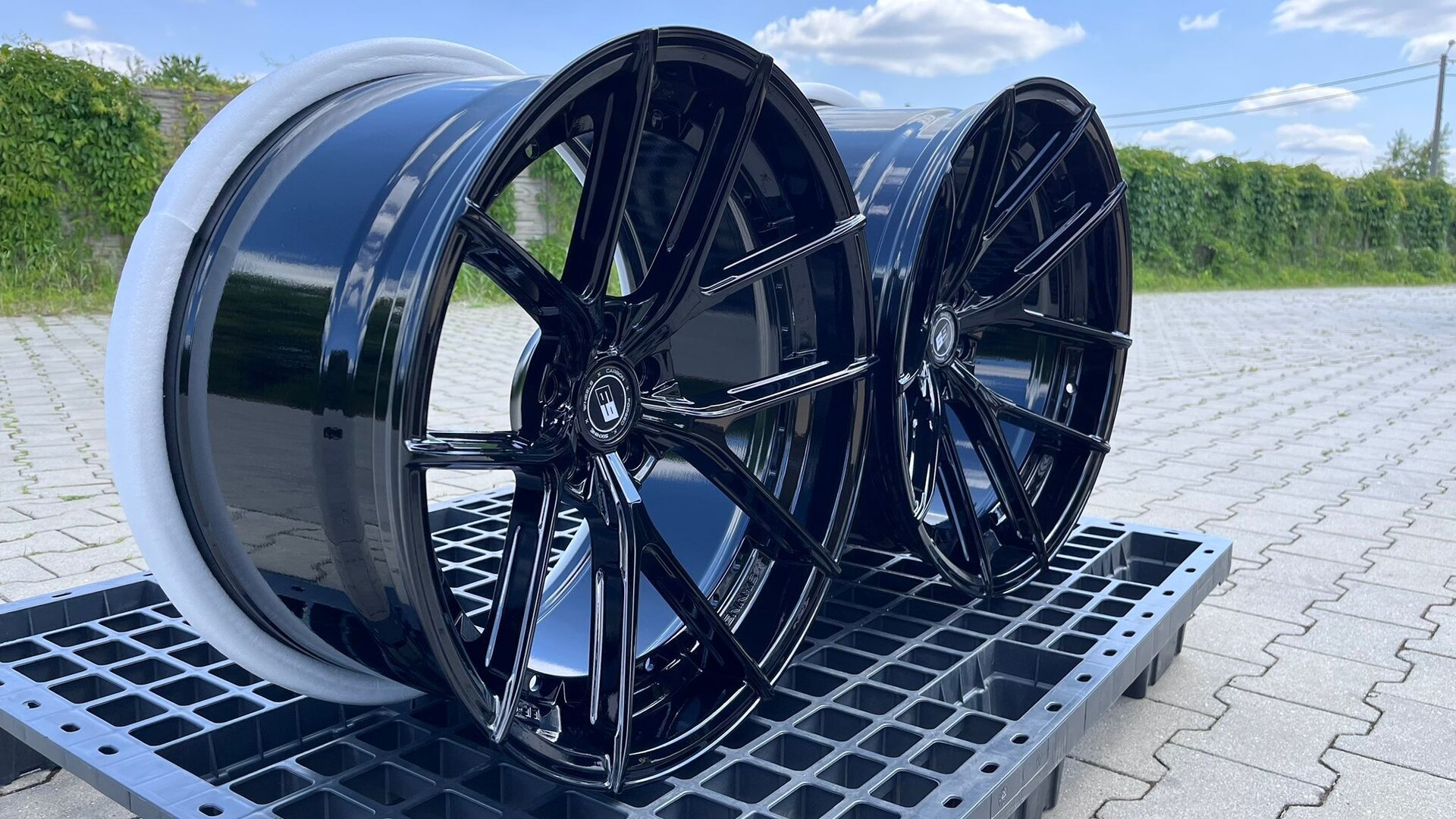 SIXNINE WHEELS FF-ONE 20" 10,5J ET15 + 21" 11,5J ET17 5x112 Glossy Black - obrazek 4