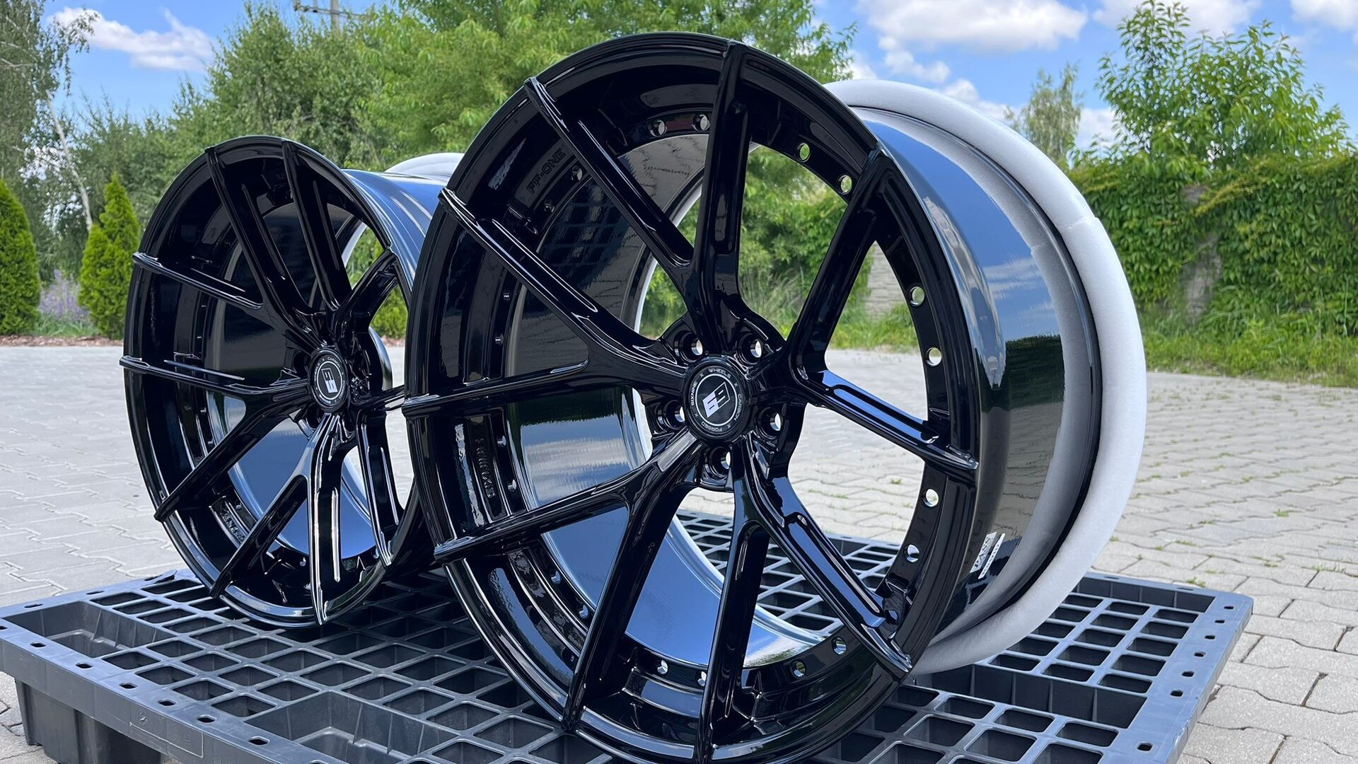 SIXNINE WHEELS FF-ONE 20" 10,5J ET15 + 21" 11,5J ET17 5x112 Glossy Black - obrazek 5