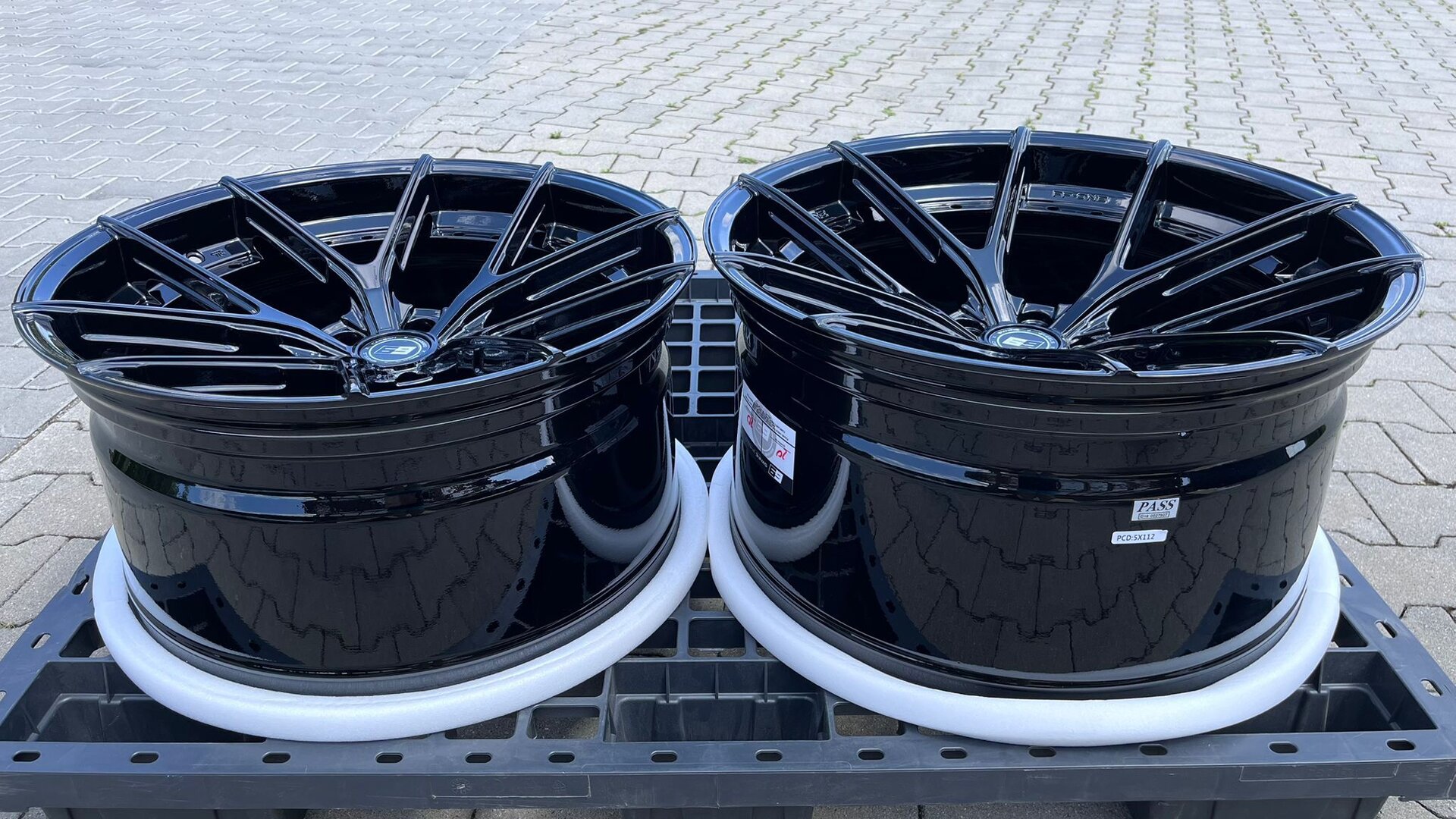 SIXNINE WHEELS FF-ONE 20" 10,5J ET15 + 21" 11,5J ET17 5x112 Glossy Black - obrazek 6