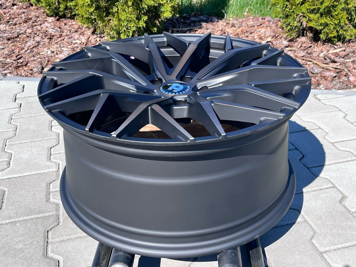 Seventy9 SV-C 19" 8.5J ET40 5x114.3 Black Glossy Gold Front - obrazek 5