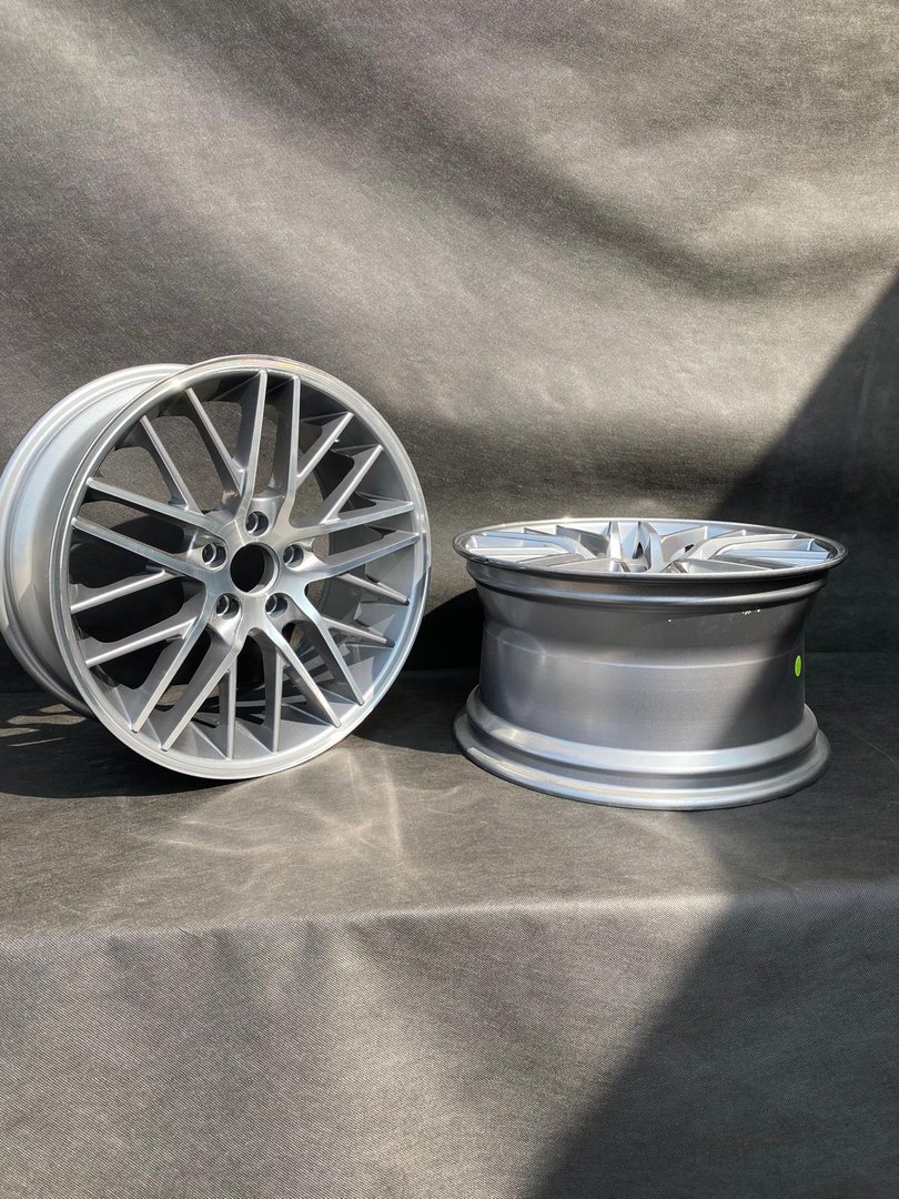 Wolfrace 71 Munich 521 18" 8J ET35 + 9,5J ET35 5x112 Gun Metal Polished - obrazek 3