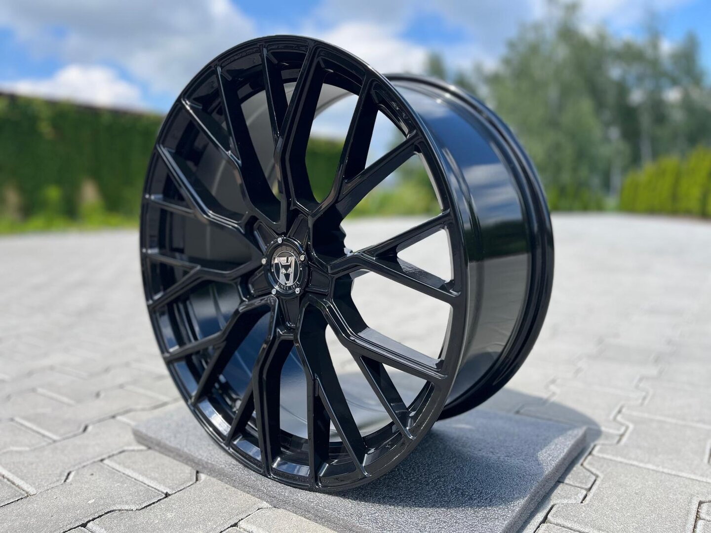 Wolfrace 71 Munich GTR 20" 8,5J ET40 5x112 Gloss Raven Black - obrazek 4