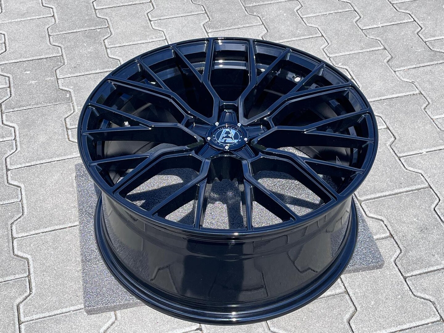 Wolfrace 71 Munich GTR 20" 8,5J ET40 5x114,3 Gloss Raven Black - obrazek 5