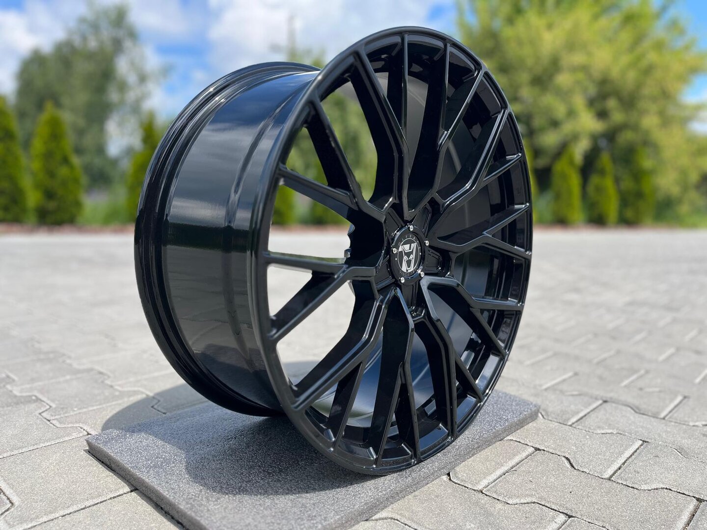 Wolfrace 71 Munich GTR 20" 9,5J ET40 5x120 Gloss Raven Black - obrazek 3
