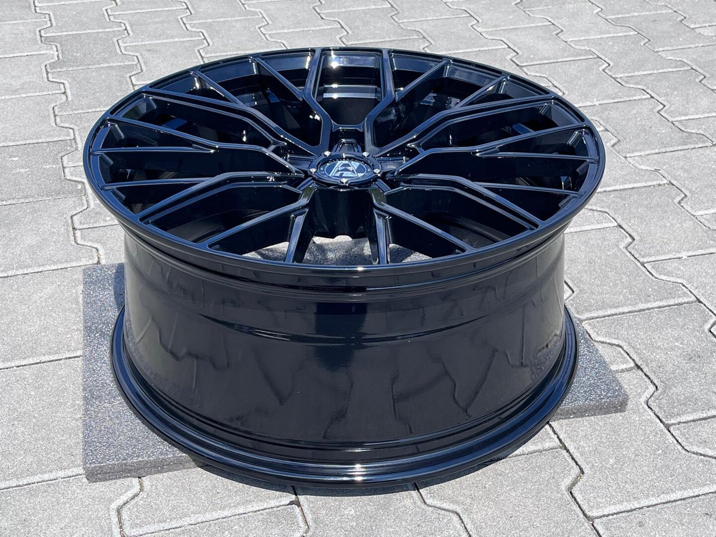 Wolfrace 71 Munich GTR 20" 9,5J ET40 5x120 Gloss Raven Black - obrazek 6