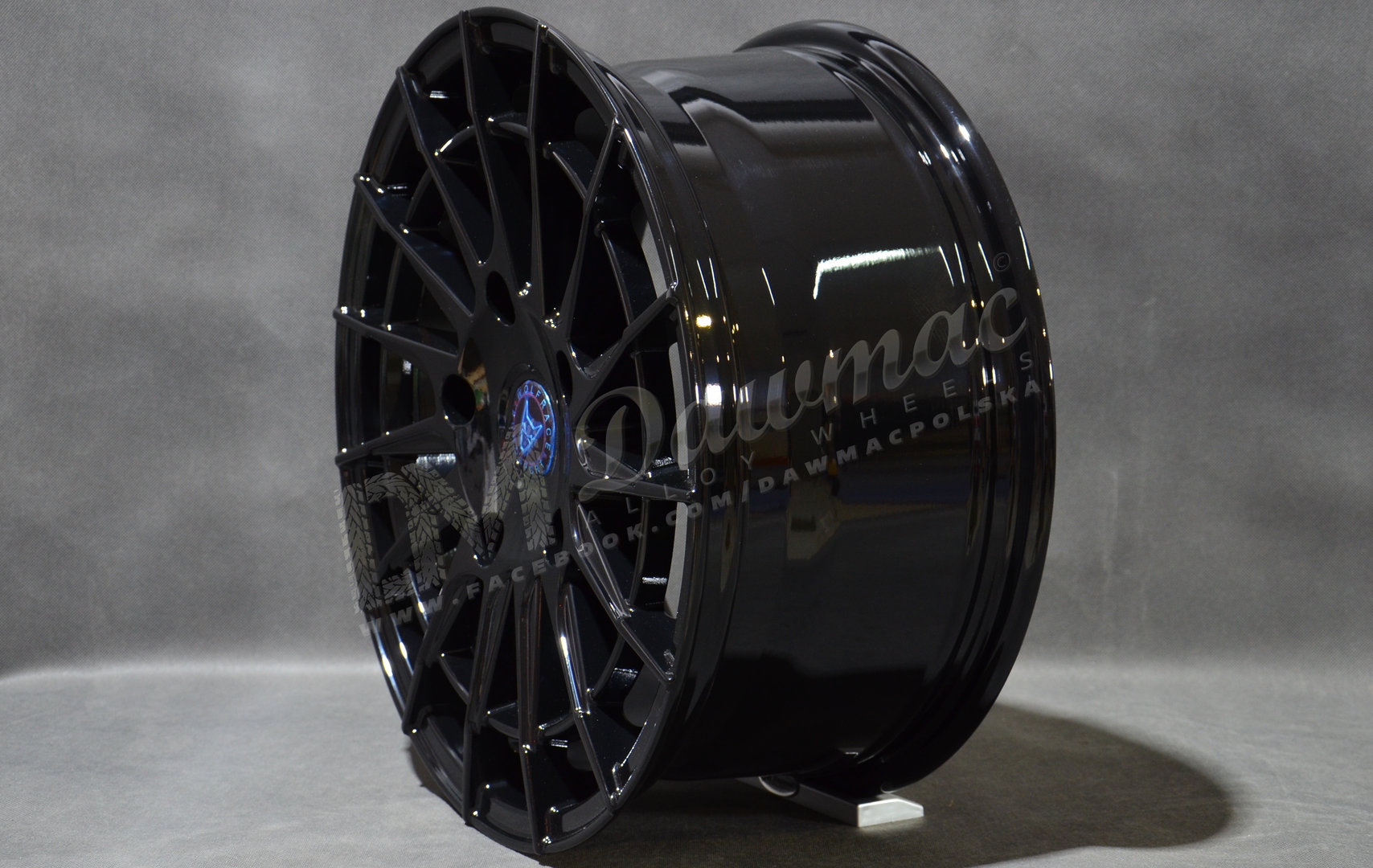 Wolfrace Eurosport Aero Super T 18" 8J ET50 5x160 Gloss Black - obrazek 4