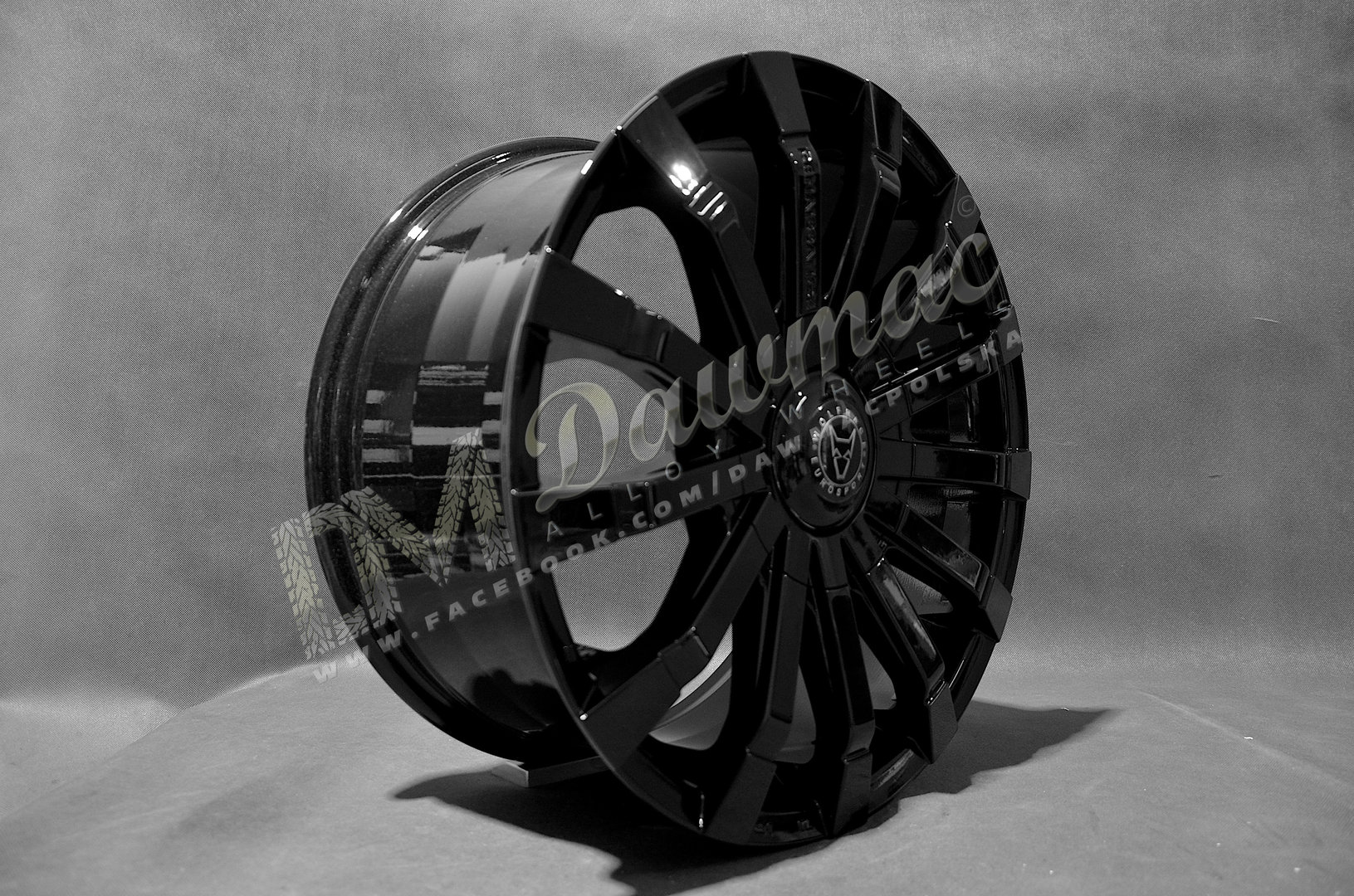 Wolfrace Eurosport Renaissance 20" 8,5J ET20/25/30/35/40/45 5x120 Gloss Black - obrazek 3