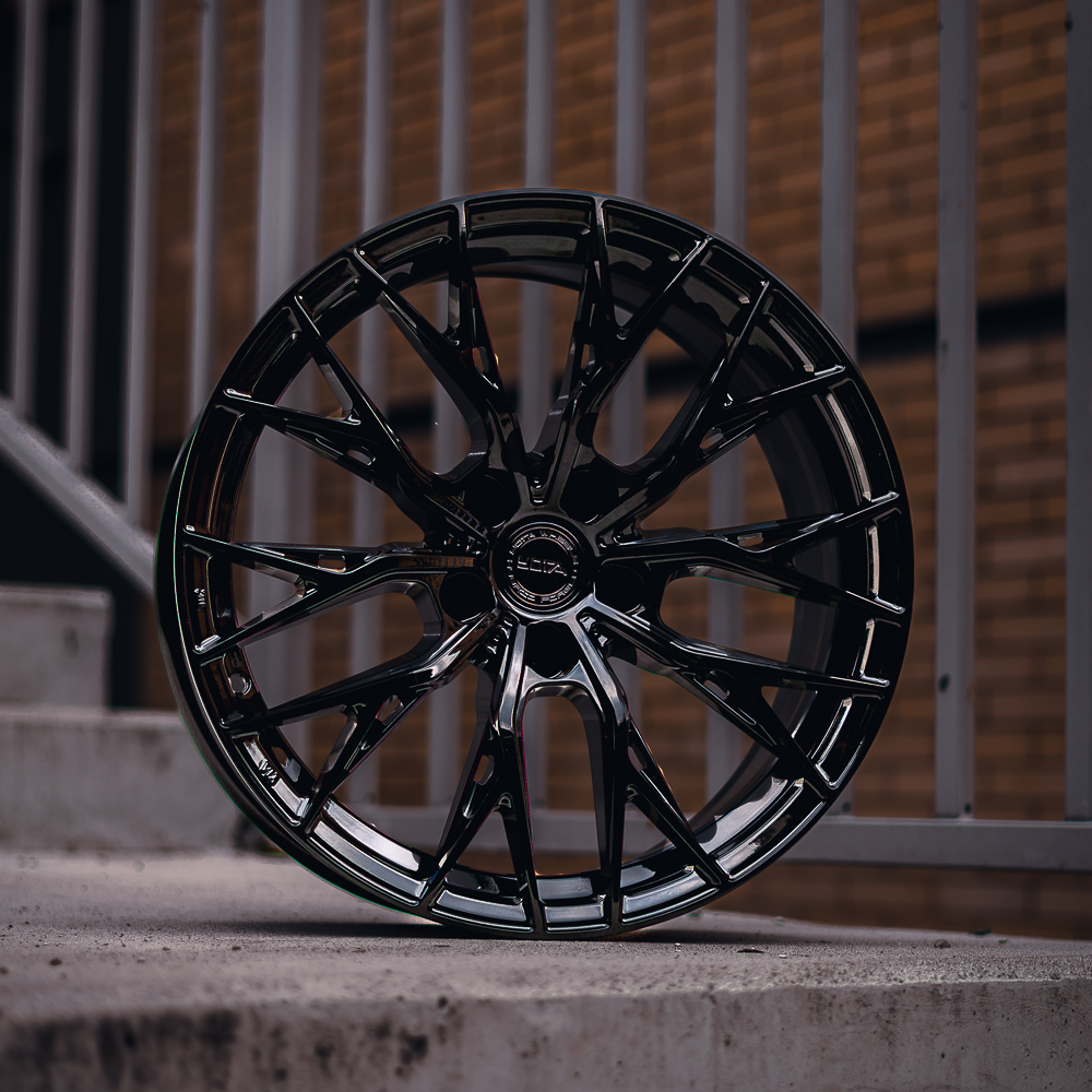 YOTA YP7 18" 8J Gloss Black - obrazek 5