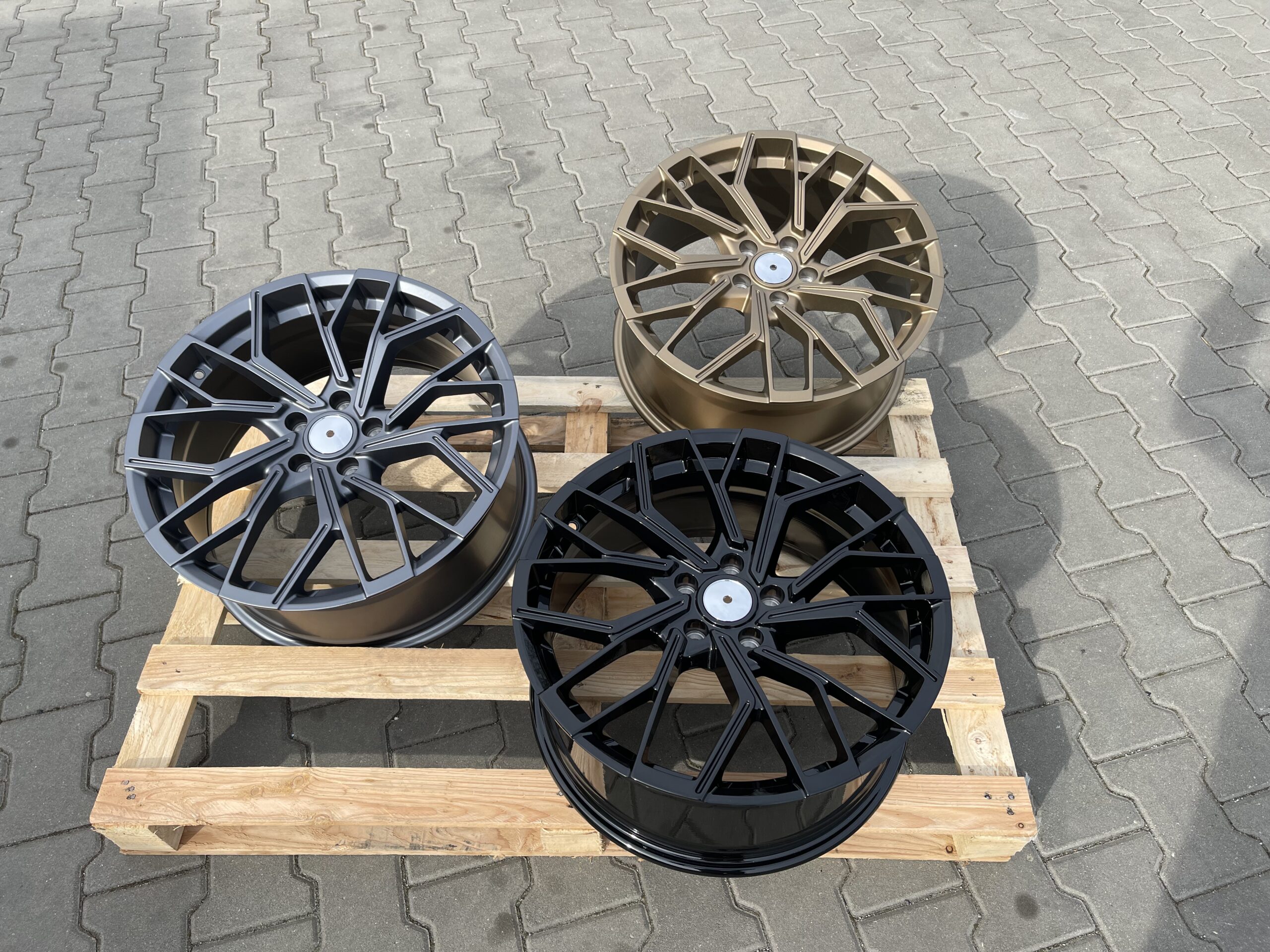 Carbonado HELIX 19" 8.5J ET45 5x112 Satin Noble Bronze - obrazek 6