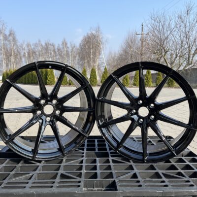 Yota Wheels YP4 20" 9J ET30 + 10J ET40 5x112 Gloss Black