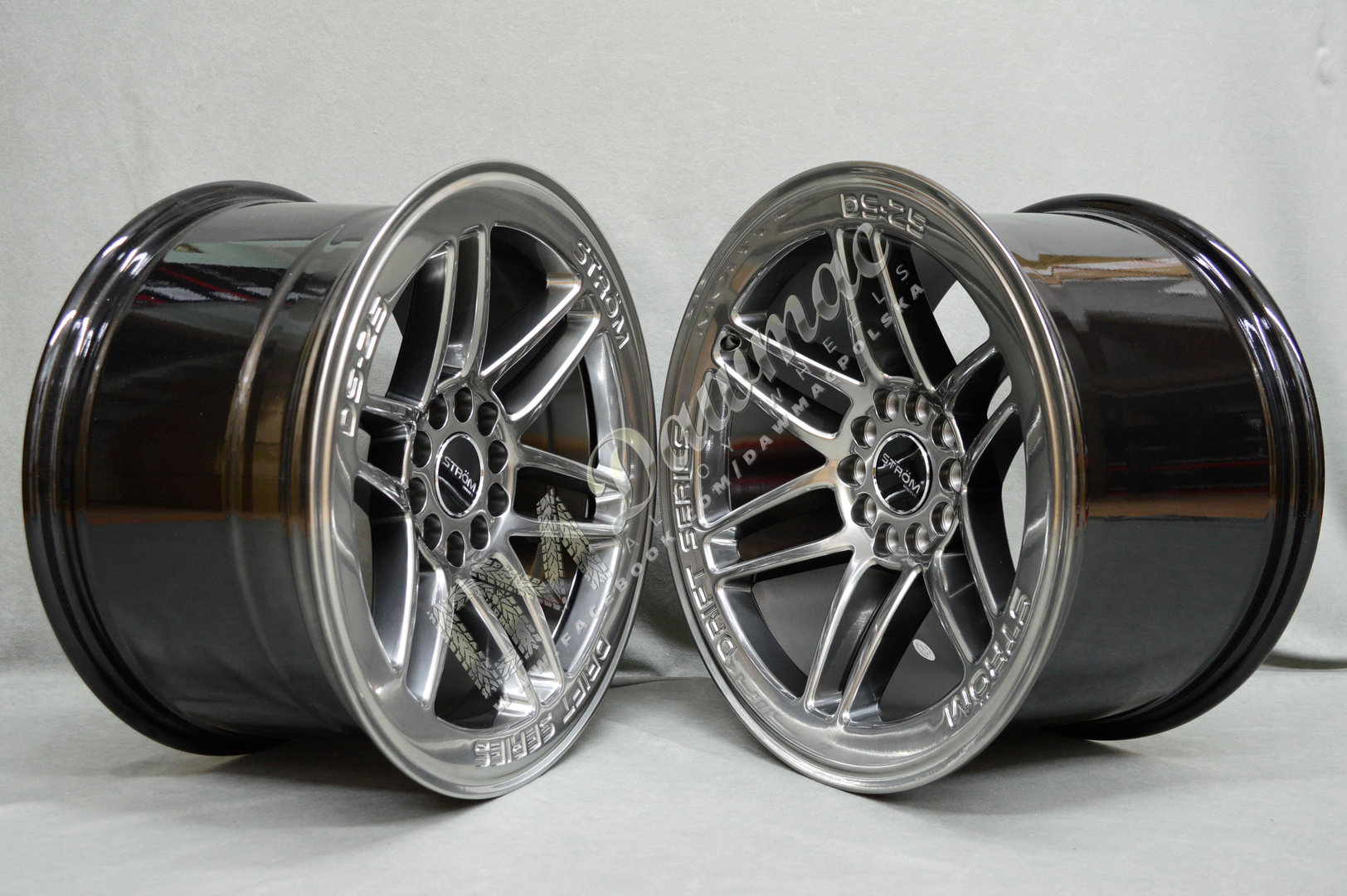 Strom DS-25 18" 9.5J ET35 + 10.5J ET30 5x114.3/120 Hyper Black - obrazek 3