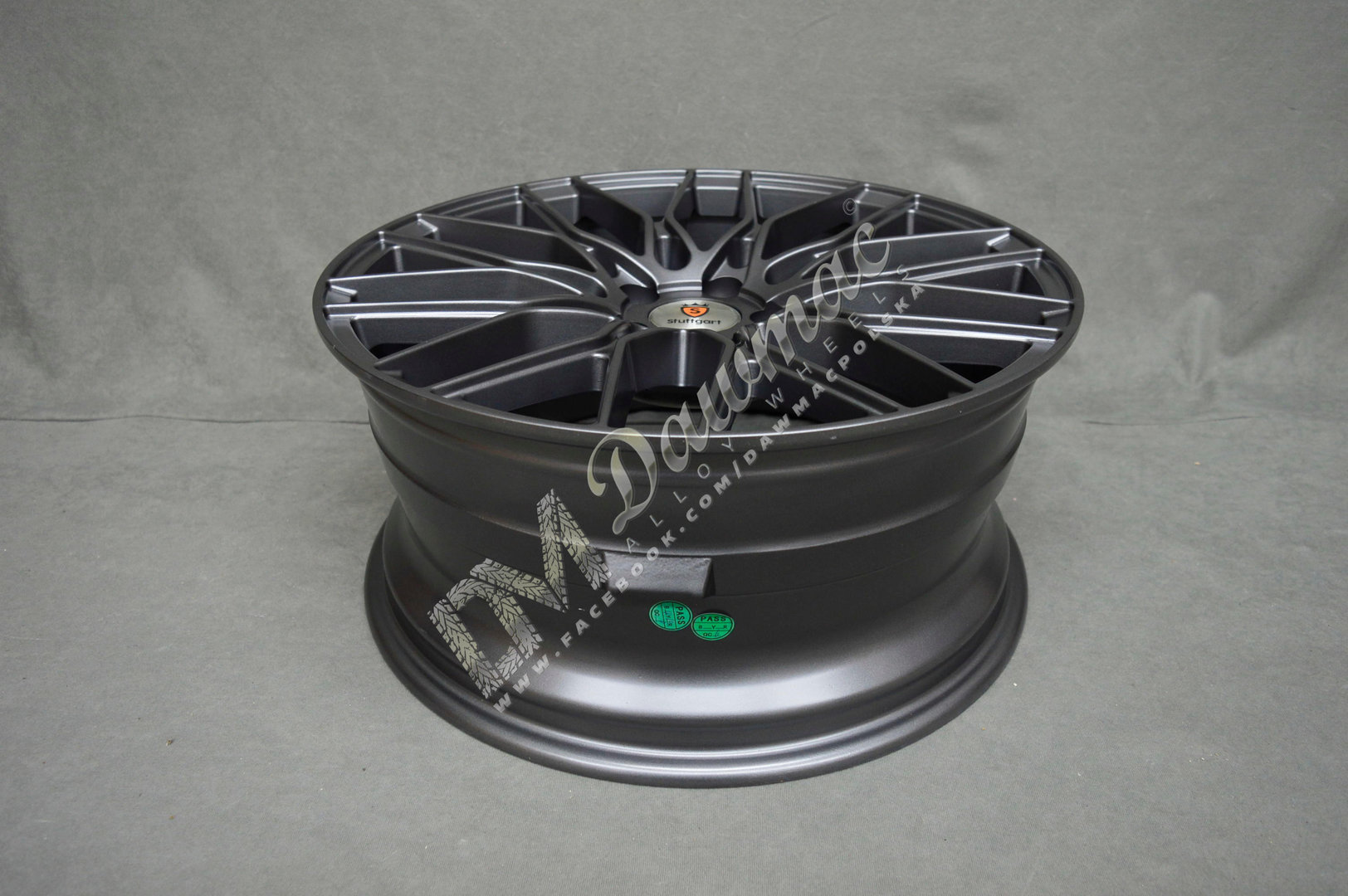 Stuttgart ST8 20" 8,5J ET35 + 10J ET42 5x112 Matt Gunmetal - obrazek 6