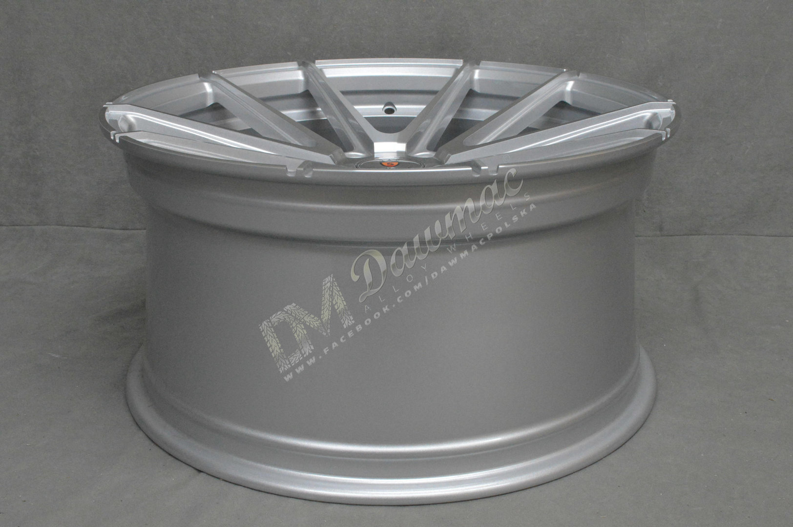 Stuttgart ST9 20" 8,5J ET15-45 + 10J ET15-45 BLANK Silver Polished - obrazek 6