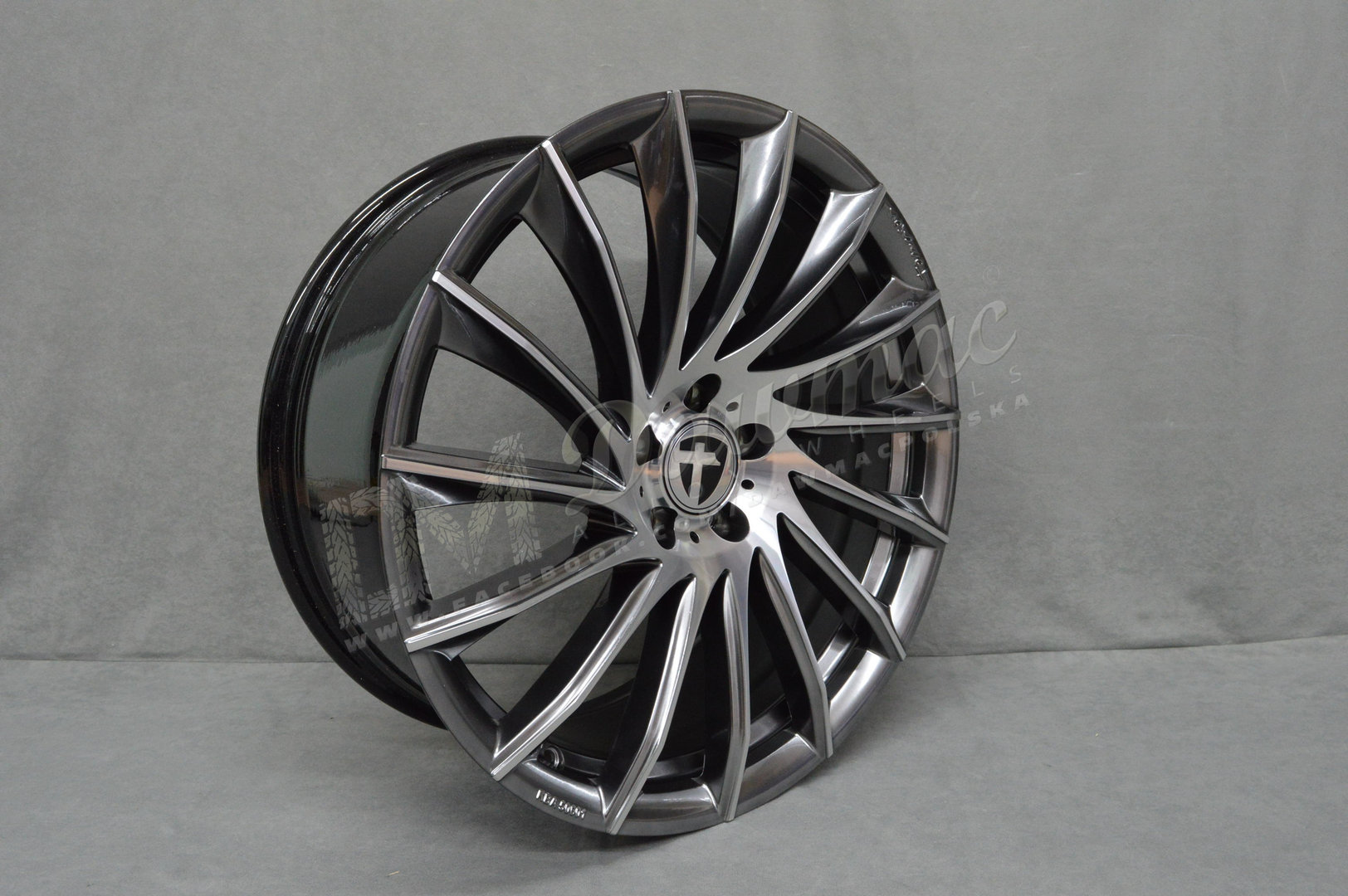 Tomason TN16 19" 8,5J ET40 5x114,3 Dark Hyperblack Polished - obrazek 4