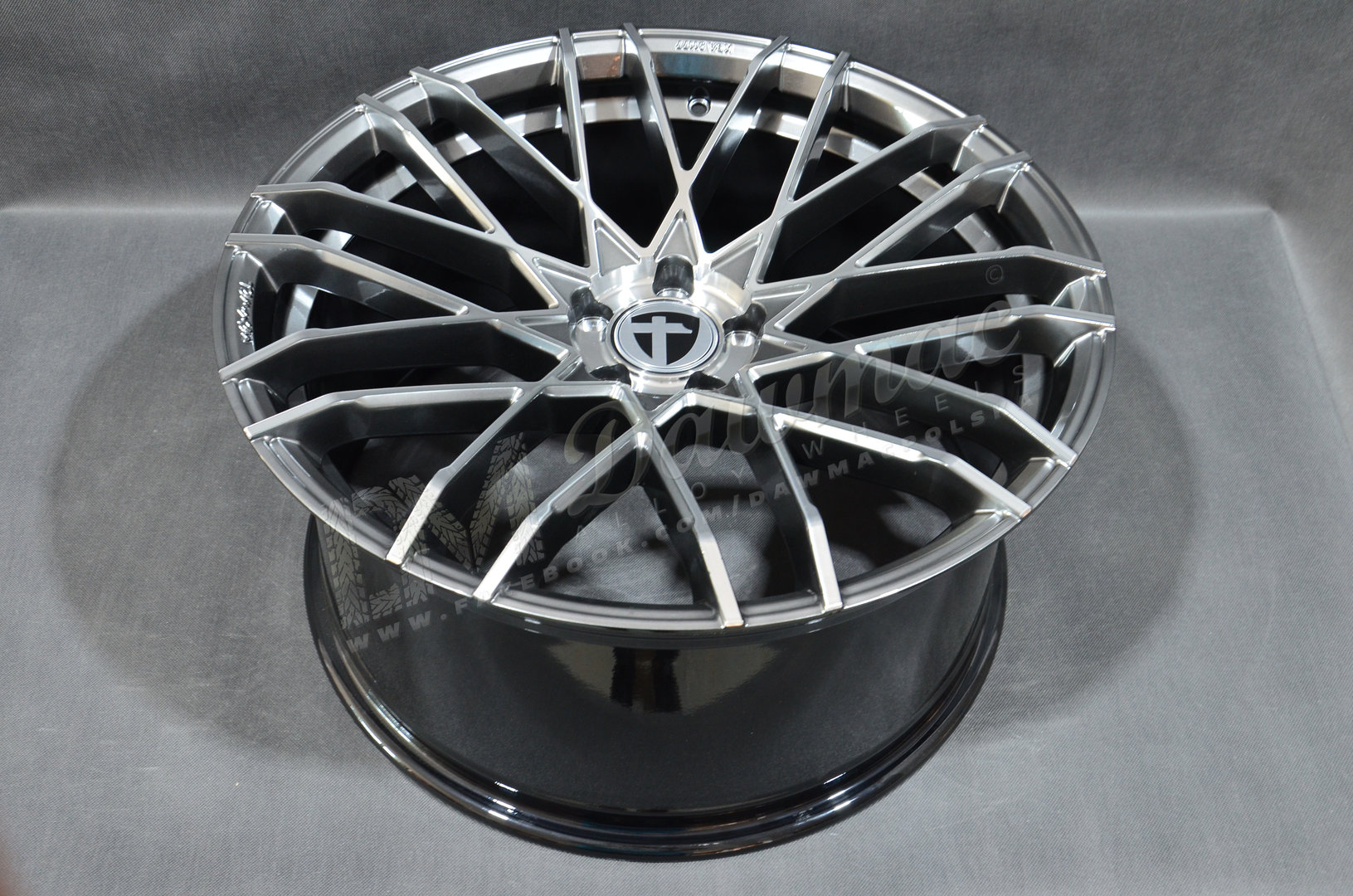 Tomason TN19 21" 10,5J ET35 5x112 Dark Hyper Black Polished - obrazek 5