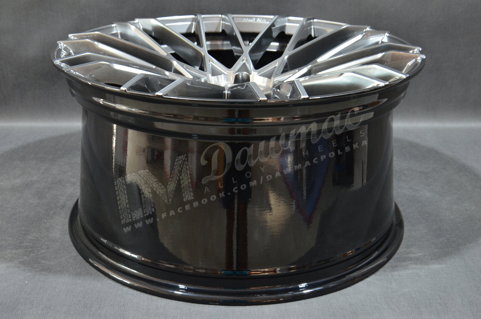 Tomason TN19 21" 10,5J ET35 5x112 Dark Hyper Black Polished - obrazek 6