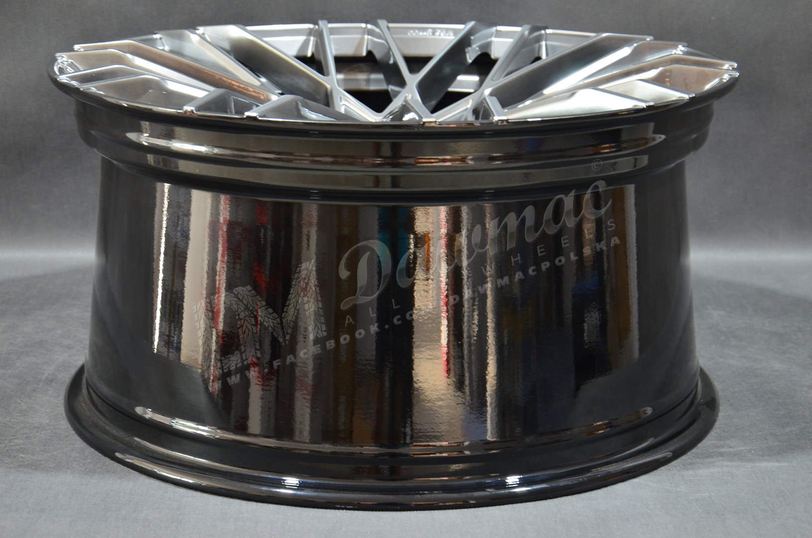 Tomason TN19 21" 10,5J ET35 5x112 Dark Hyper Black Polished - obrazek 7