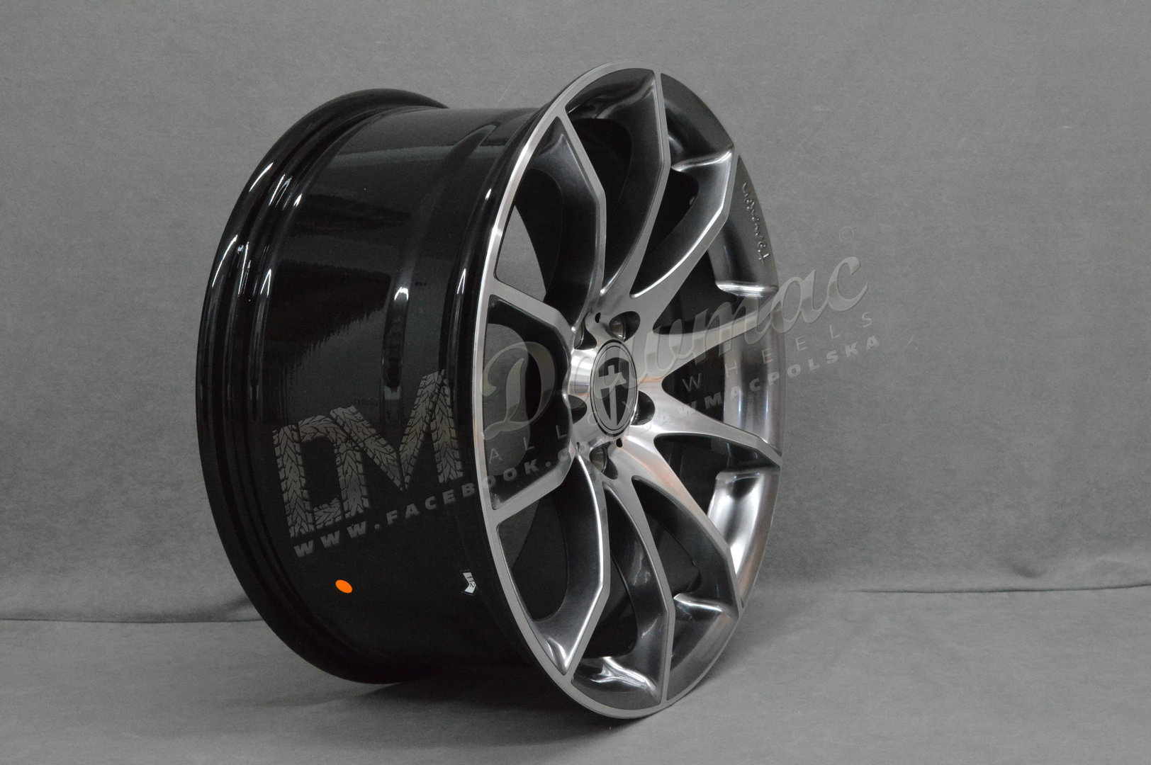 Tomason TN1 17" 8J ET35 5x112 Hyperblack Polished - obrazek 4