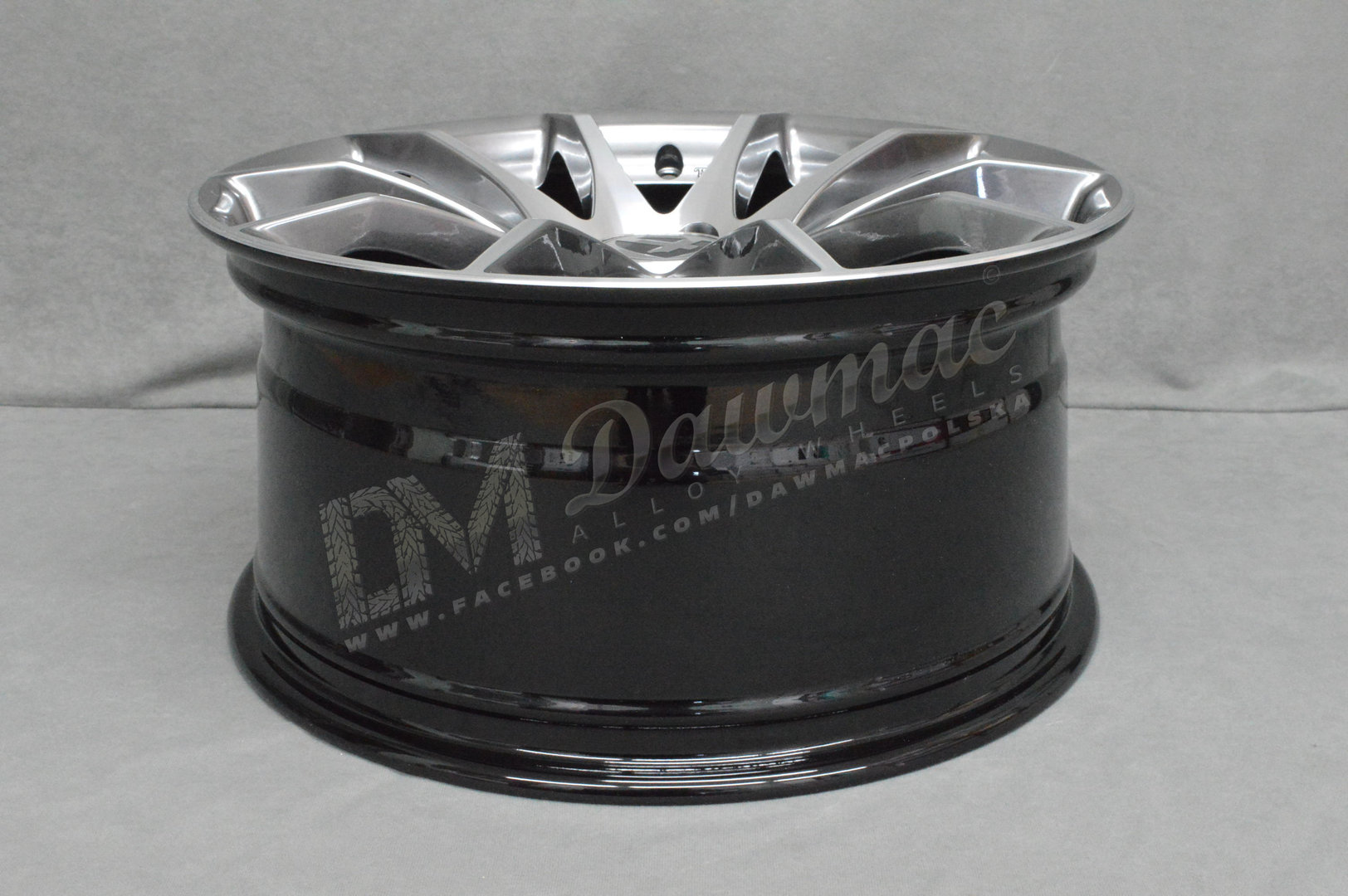 Tomason TN1 17" 8J ET35 5x112 Hyperblack Polished - obrazek 7