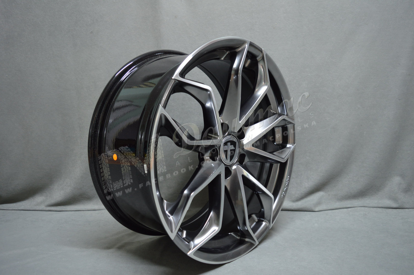 Tomason TN22 19" 8,5J ET45 5x114,3 Dark Hyperblack Polished - obrazek 3