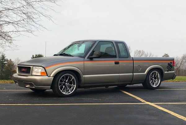 U.S. Mags Rambler 18" 9,5J ET1 5x127 Gloss Black with Milled Accents - obrazek 7