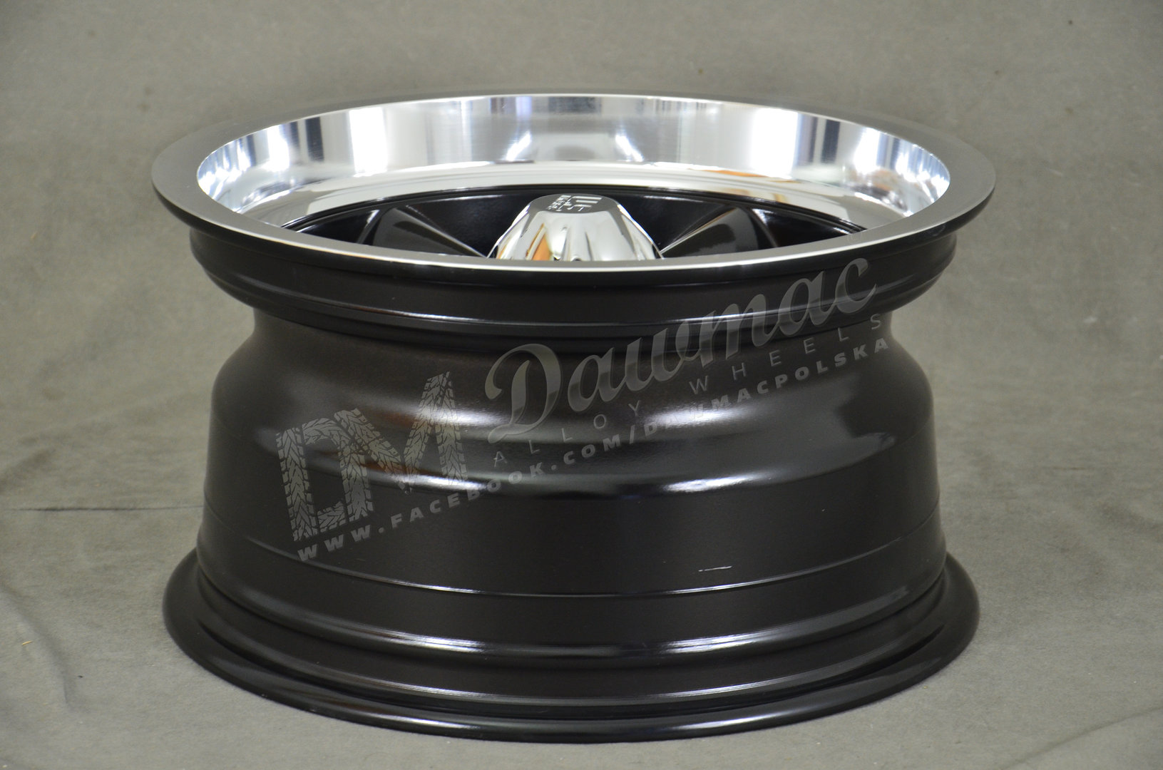 U.S. Mags Standard 17" 7J ET1 5x114,3 Gloss Black with Diamond Lip - obrazek 6