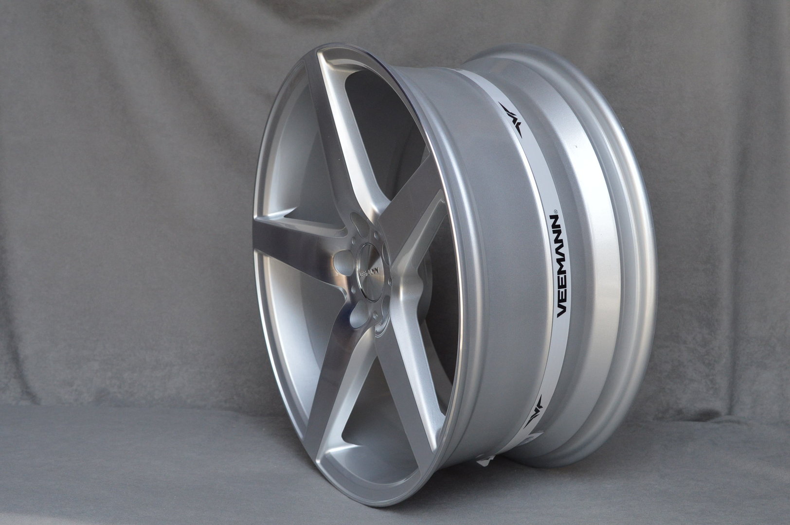 VEEMANN V-FS8 19" 8,5J ET35 5x120 Silver Machined - obrazek 3