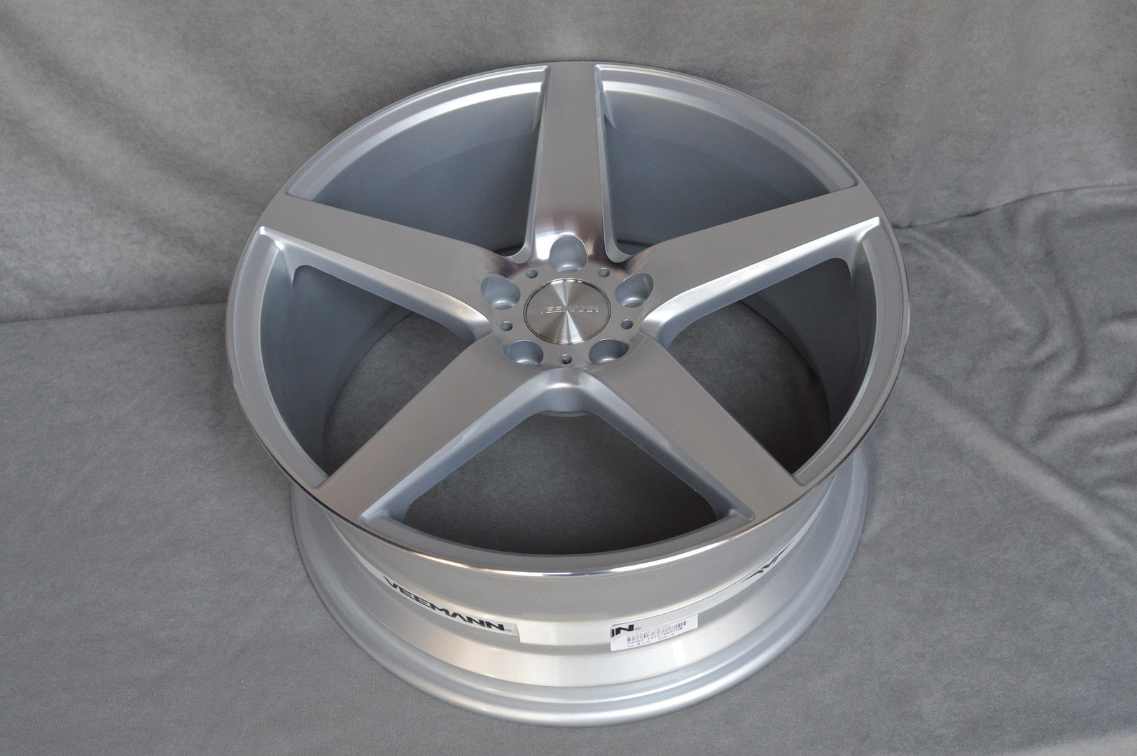 VEEMANN V-FS8 19" 8,5J ET35 5x120 Silver Machined - obrazek 5