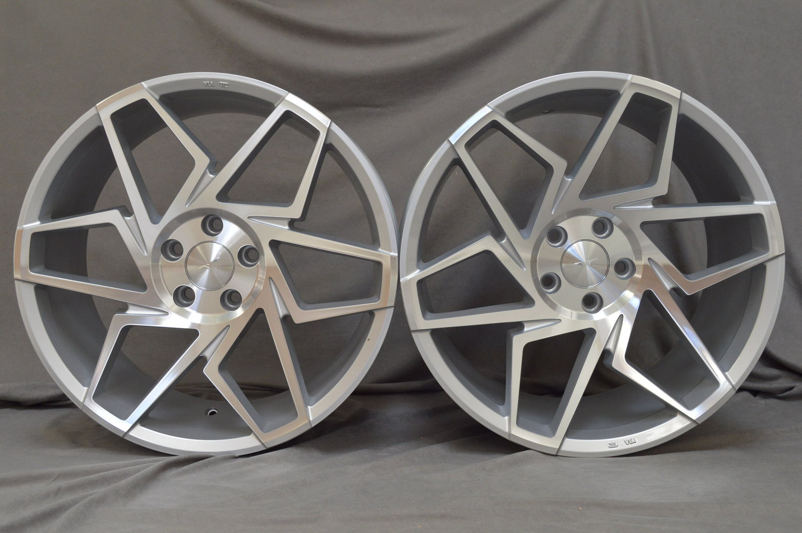 Veemann V-FS27R 19'' 8,5 ET42 + 9,5 ET42 5x112 Silver Machined - obrazek 2