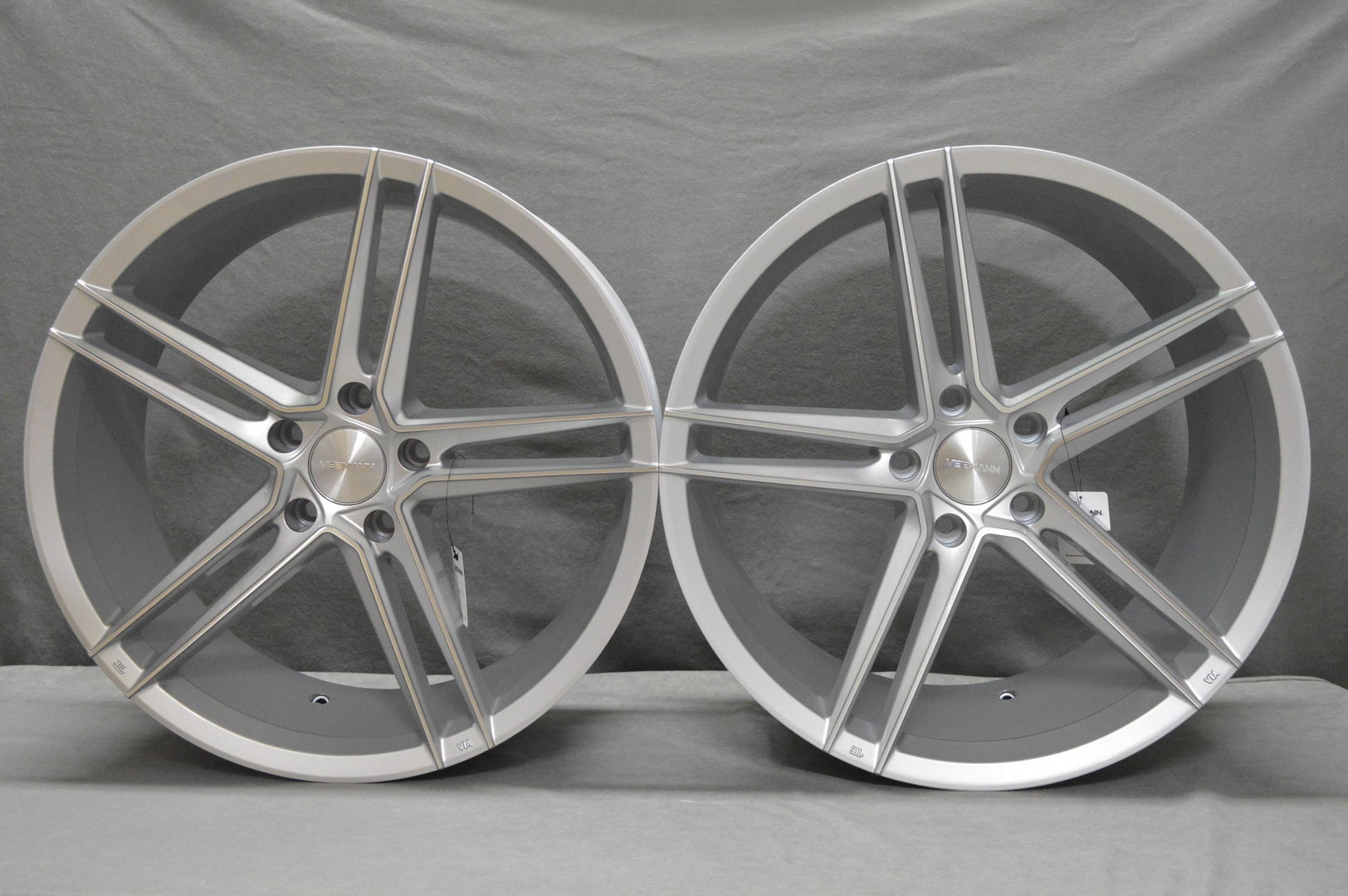 Veemann V-FS33 19" 8,5J ET42 + 9,5J ET42 5x112 Silver Machined - obrazek 2