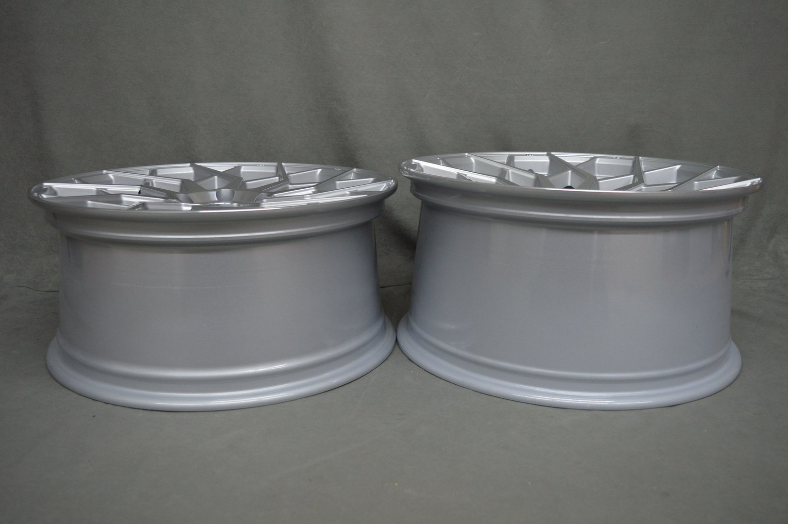 Veemann V-FS42 21" 9J ET32 + 10,5J ET43 5x112 Silver Machined - obrazek 7