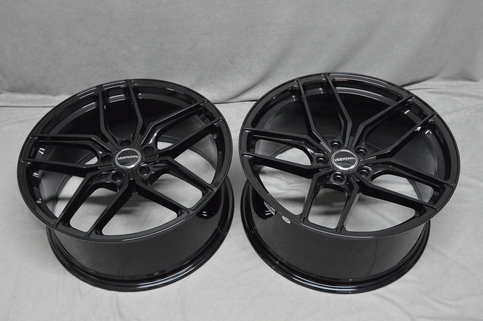 Veemann VC03 20" 10J ET45 + 10,5J ET30 5x112 Gloss Black - obrazek 6
