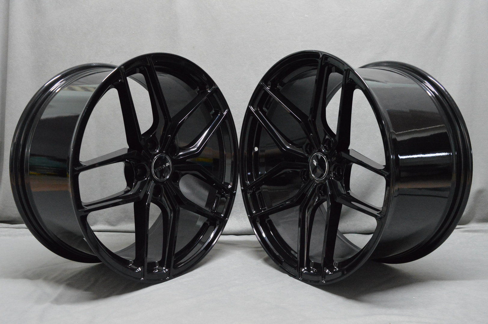 Veemann VC03 20" 9J ET32 + 10,5J ET30 5x112 Gloss Black - obrazek 3