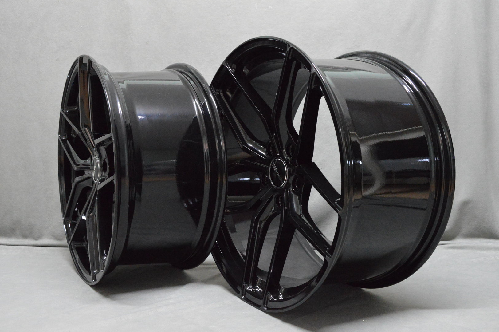 Veemann VC03 20" 9J ET32 + 10J ET45 5x112 Gloss Black - obrazek 4
