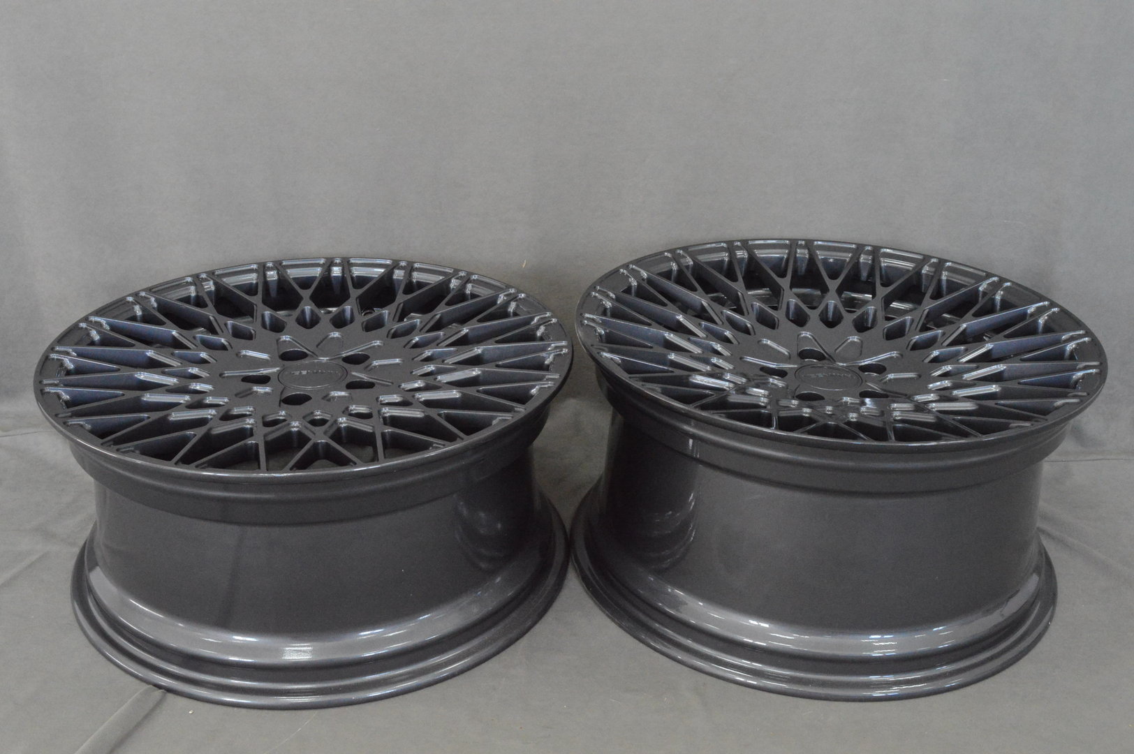 Veemann VC540 18" 8J ET42 + 9J ET48 5x112 Gloss Graphite - obrazek 6