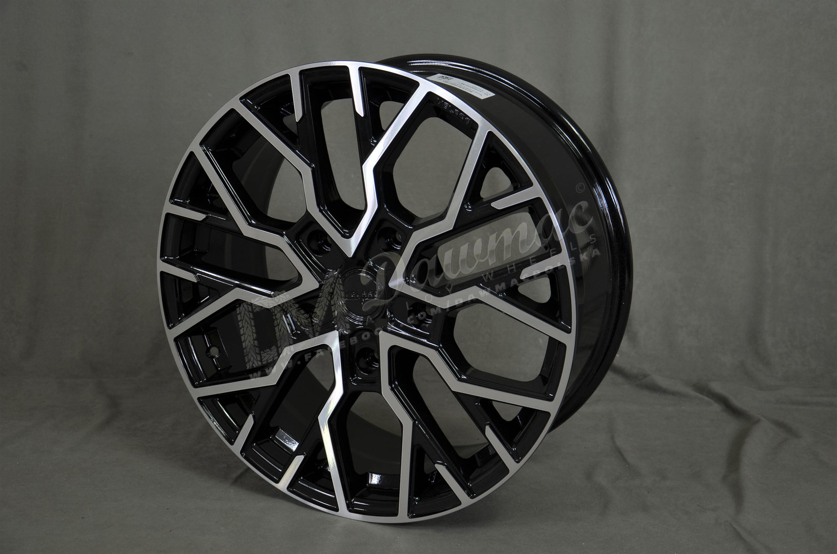 Velare VLR-T 18" 8J ET50 5x160 Diamond Black Polished Face - obrazek 4