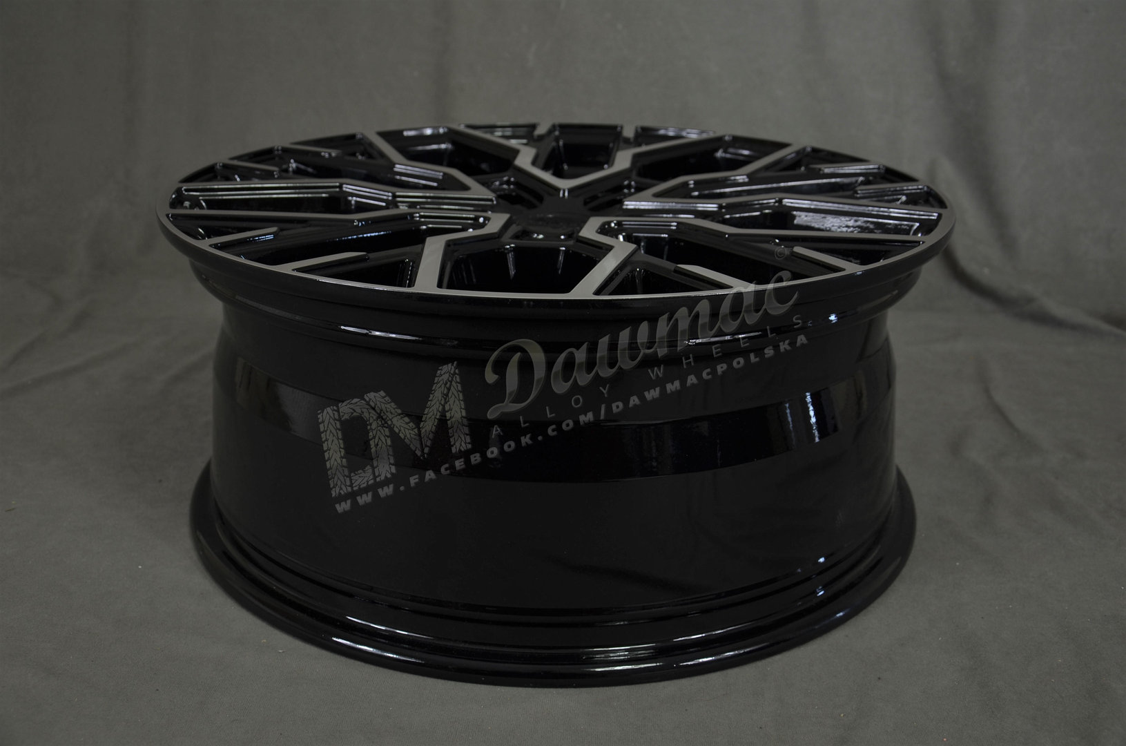 Velare VLR-T 18" 8J ET50 5x160 Diamond Black Polished Face - obrazek 6