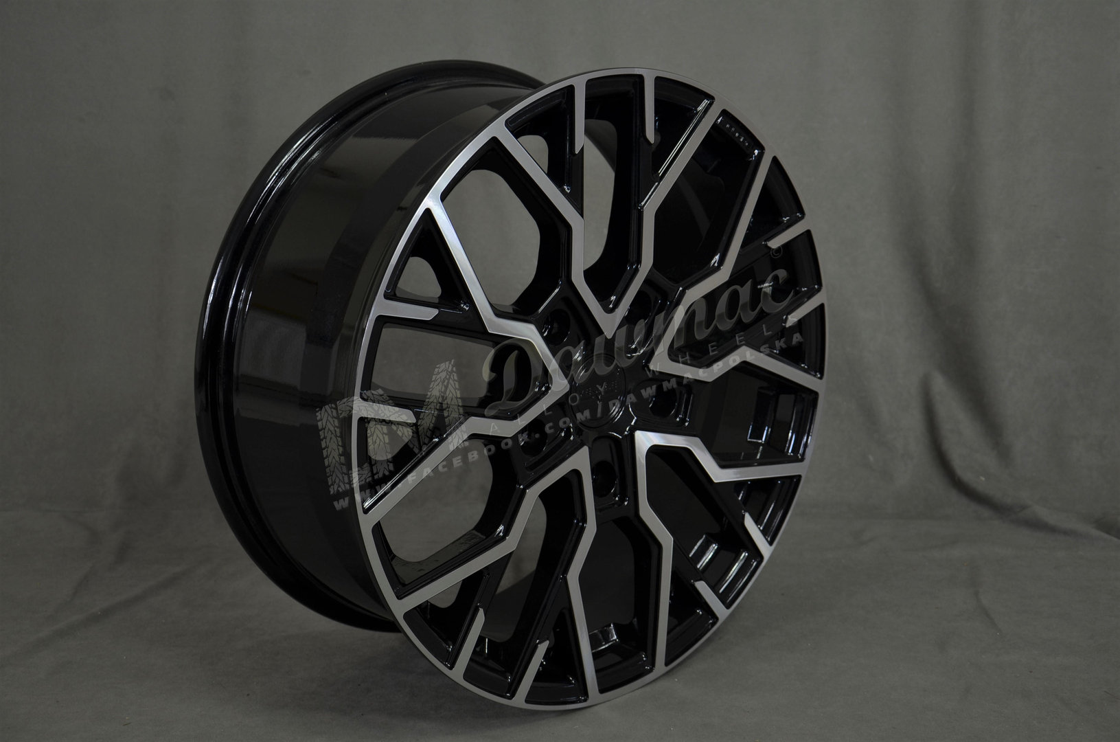 Velare VLR-T 20" 8J ET50 5x160 Diamond Black Polished Face - obrazek 3