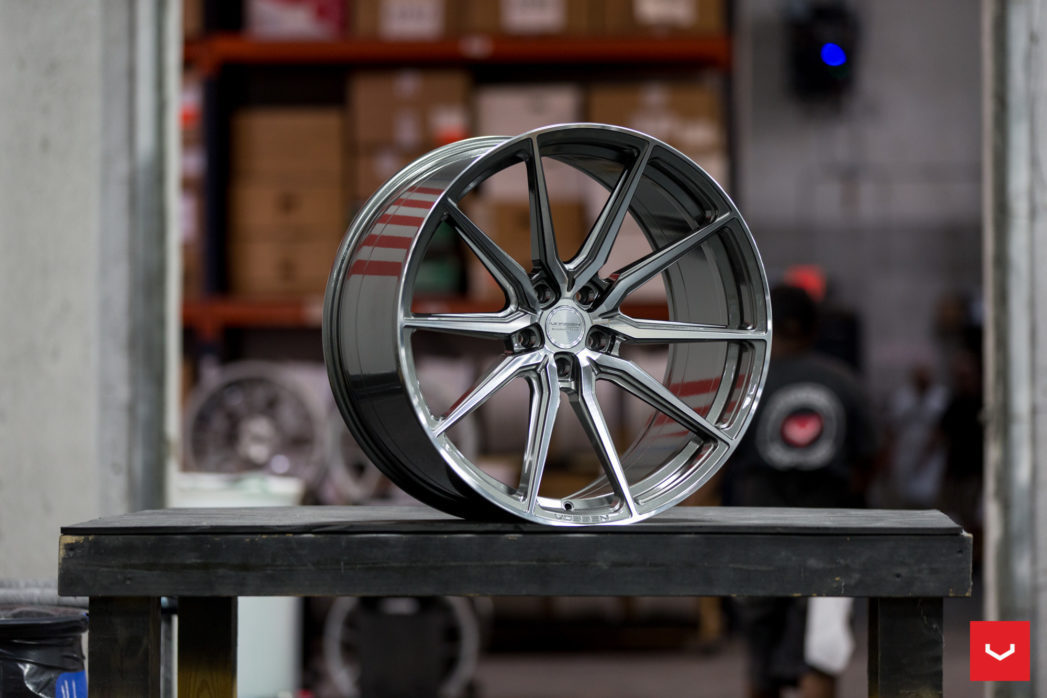 Vossen HF-3 20" 9J ET35 + 10,5J ET42 5x120 Gloss Graphite Polished - obrazek 7