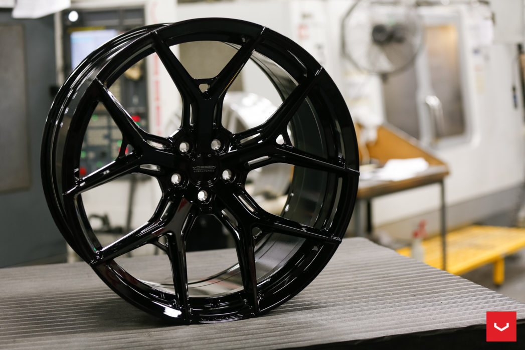 Vossen HF-5 19" 8,5J ET32 + 9,5J ET40 5x114,3 Gloss Black - obrazek 8