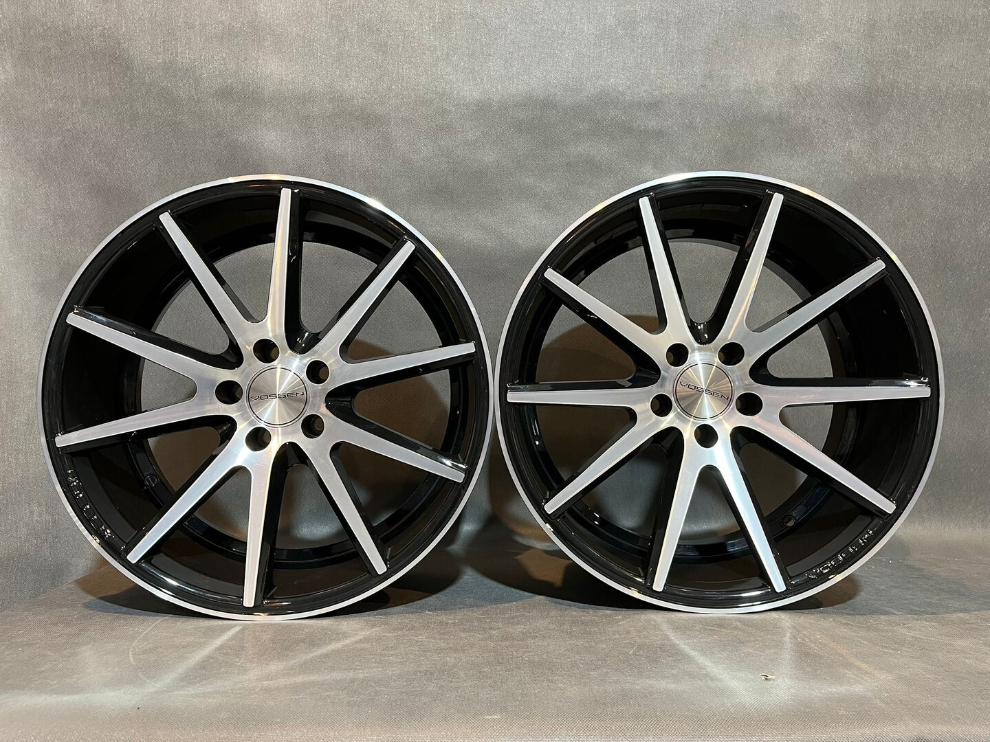 Vossen VFS-1 19" 8,5J ET25 + 9,5J ET10 5x112 Gloss Black Polished - obrazek 2