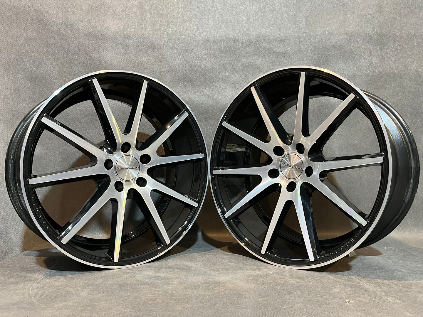 Vossen VFS-1 19" 8,5J ET25 + 9,5J ET10 5x112 Gloss Black Polished - obrazek 3